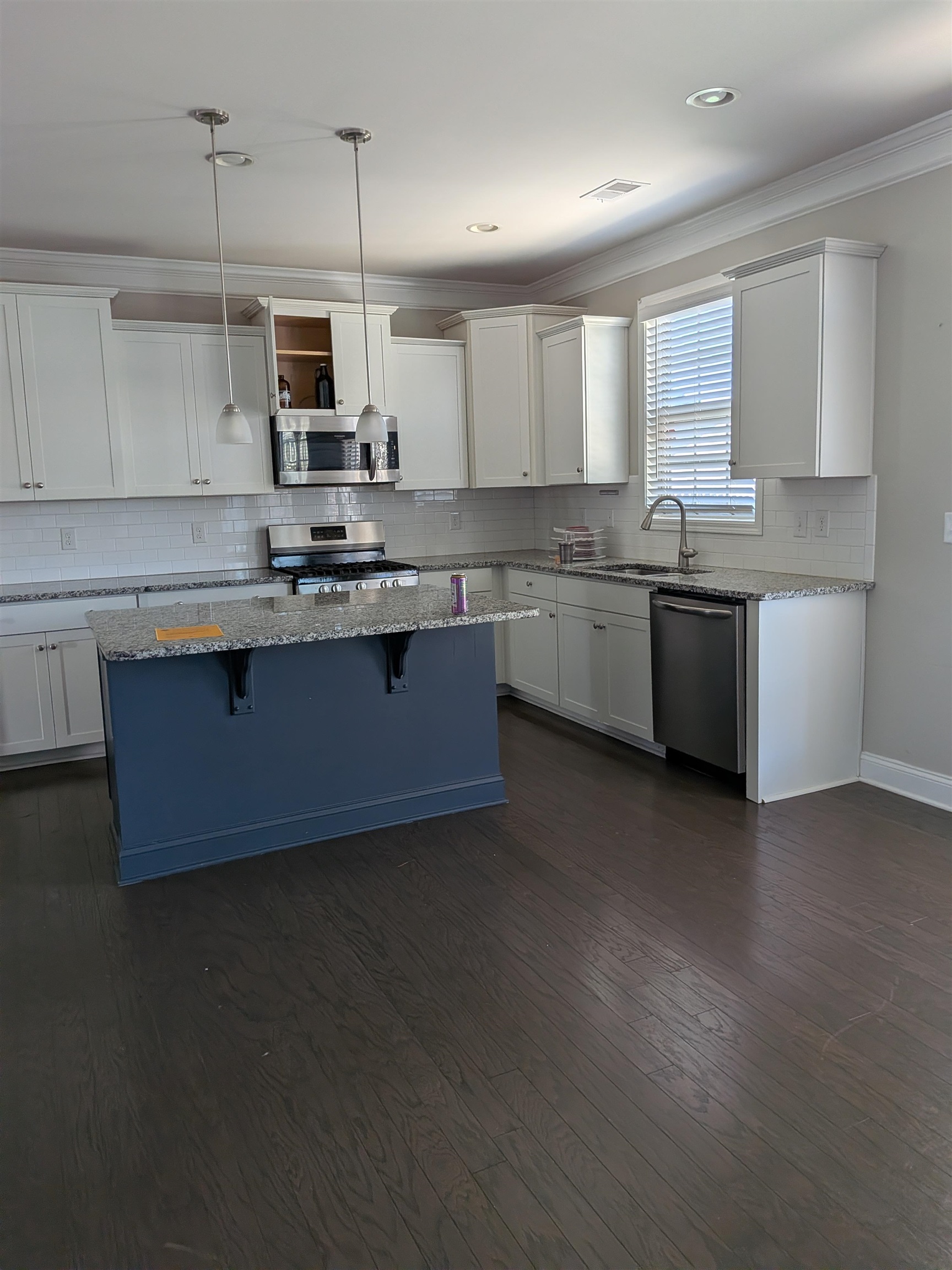 405 Hilburn Way Property Photo 5