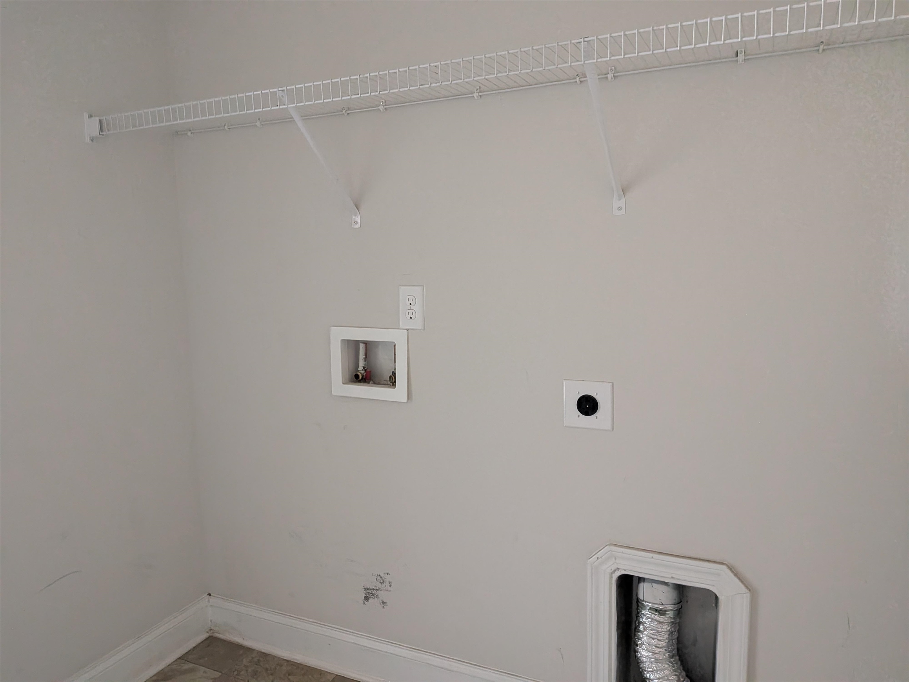 405 Hilburn Way Property Photo 9