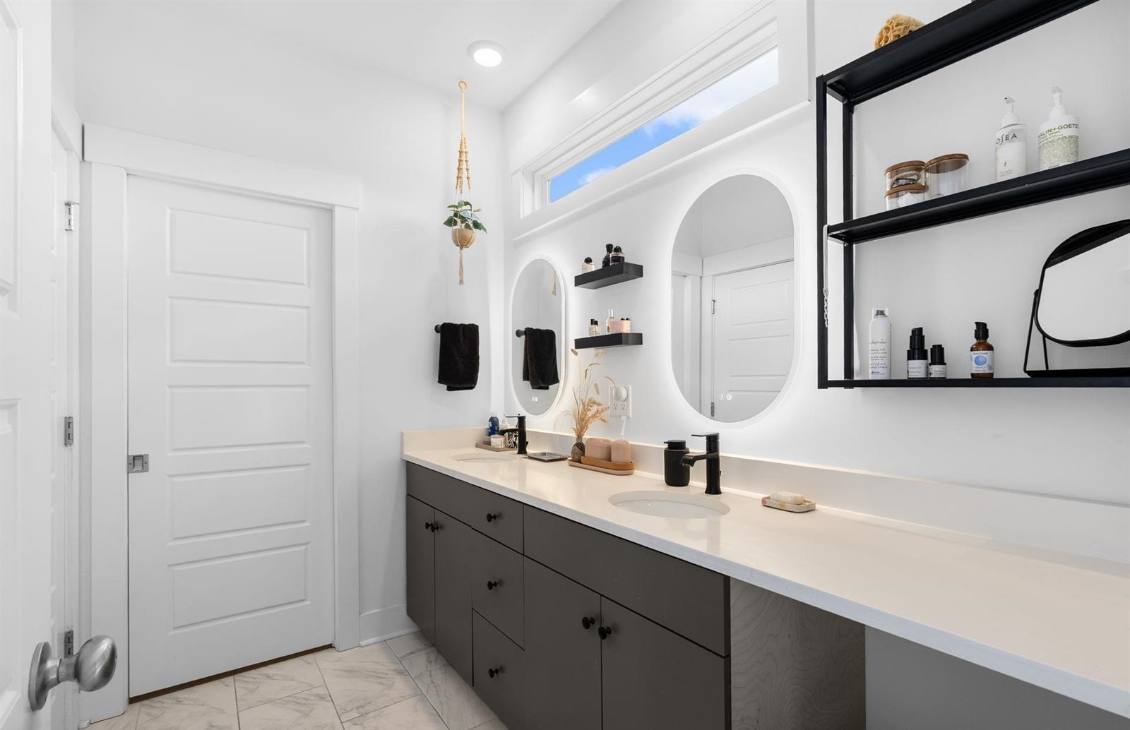 10 Hub Street Property Photo 18