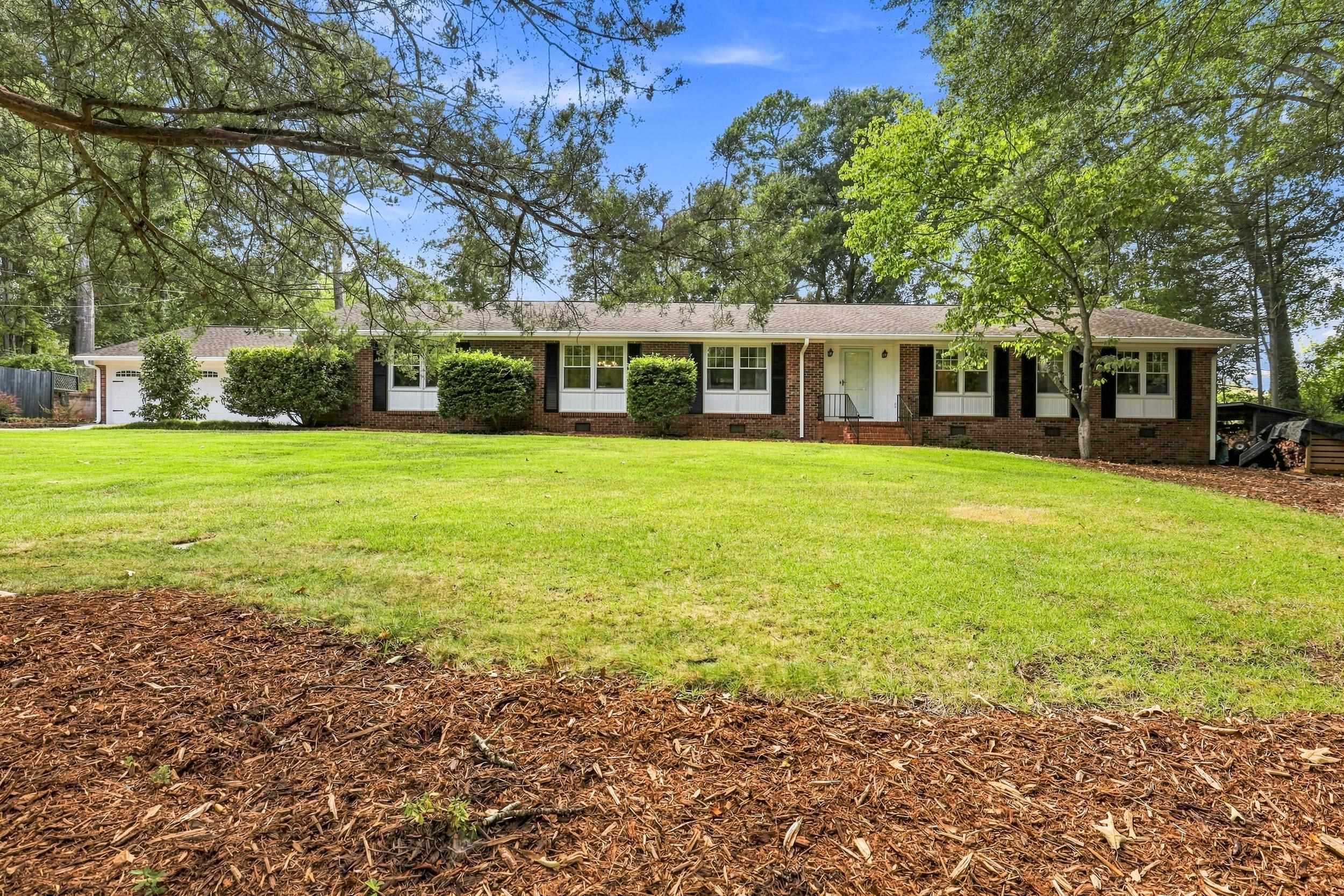 112 Lakeview Circle Property Photo 1