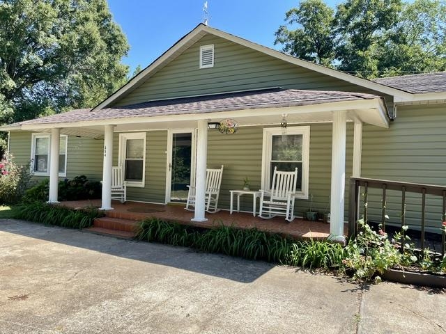 554 Green River Road Property Photo 2