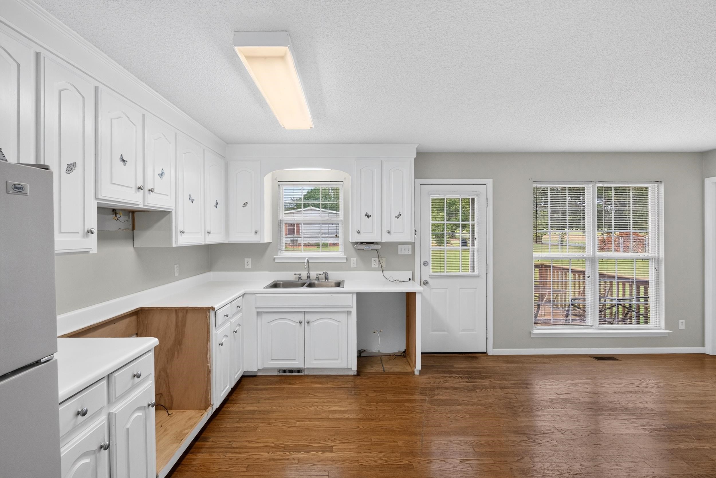2218 Riveroak Road Property Photo 4