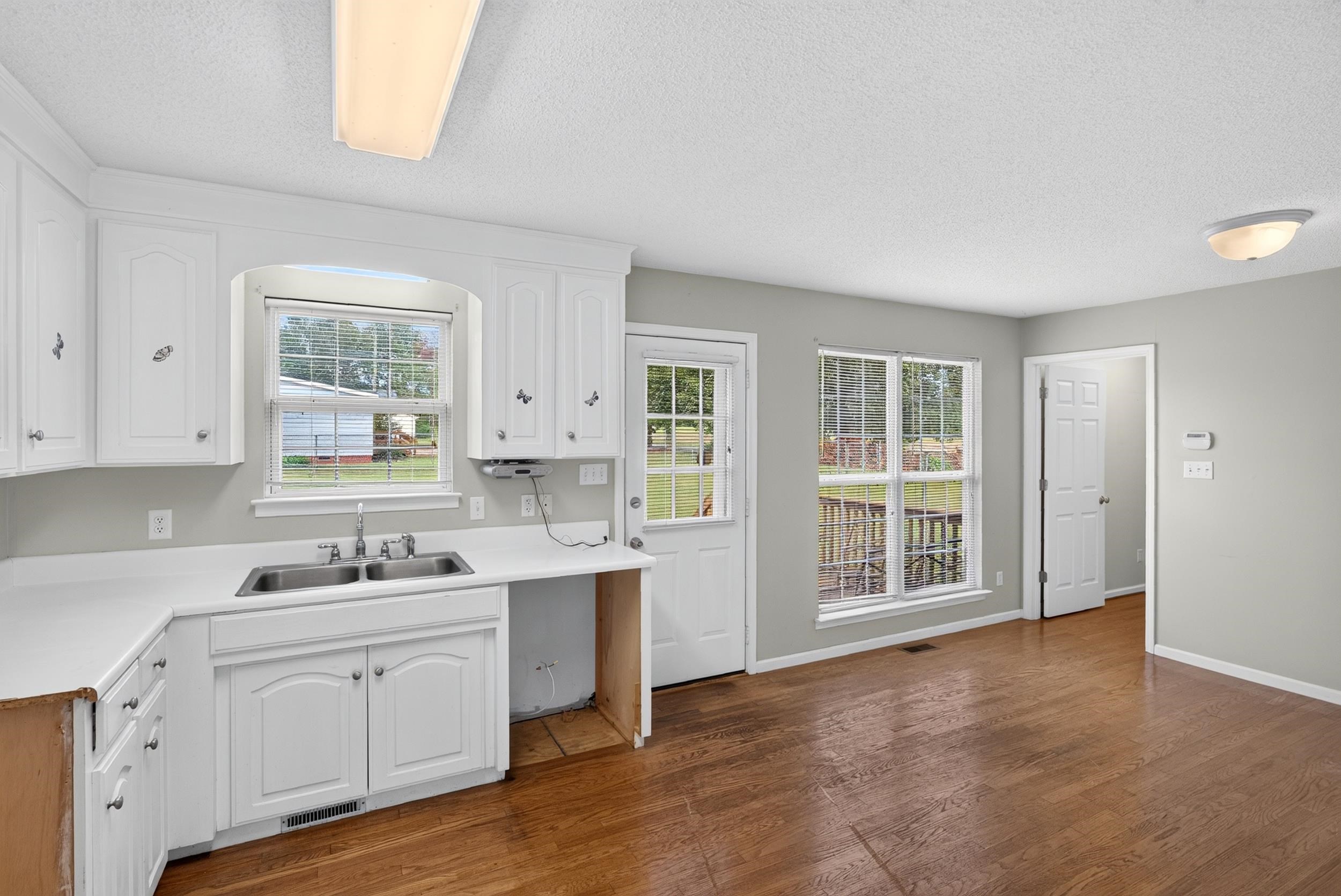 2218 Riveroak Road Property Photo 6