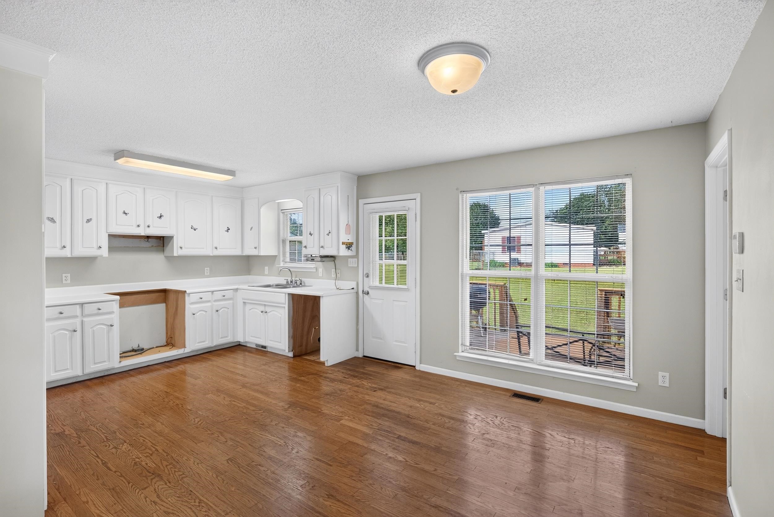 2218 Riveroak Road Property Photo 8