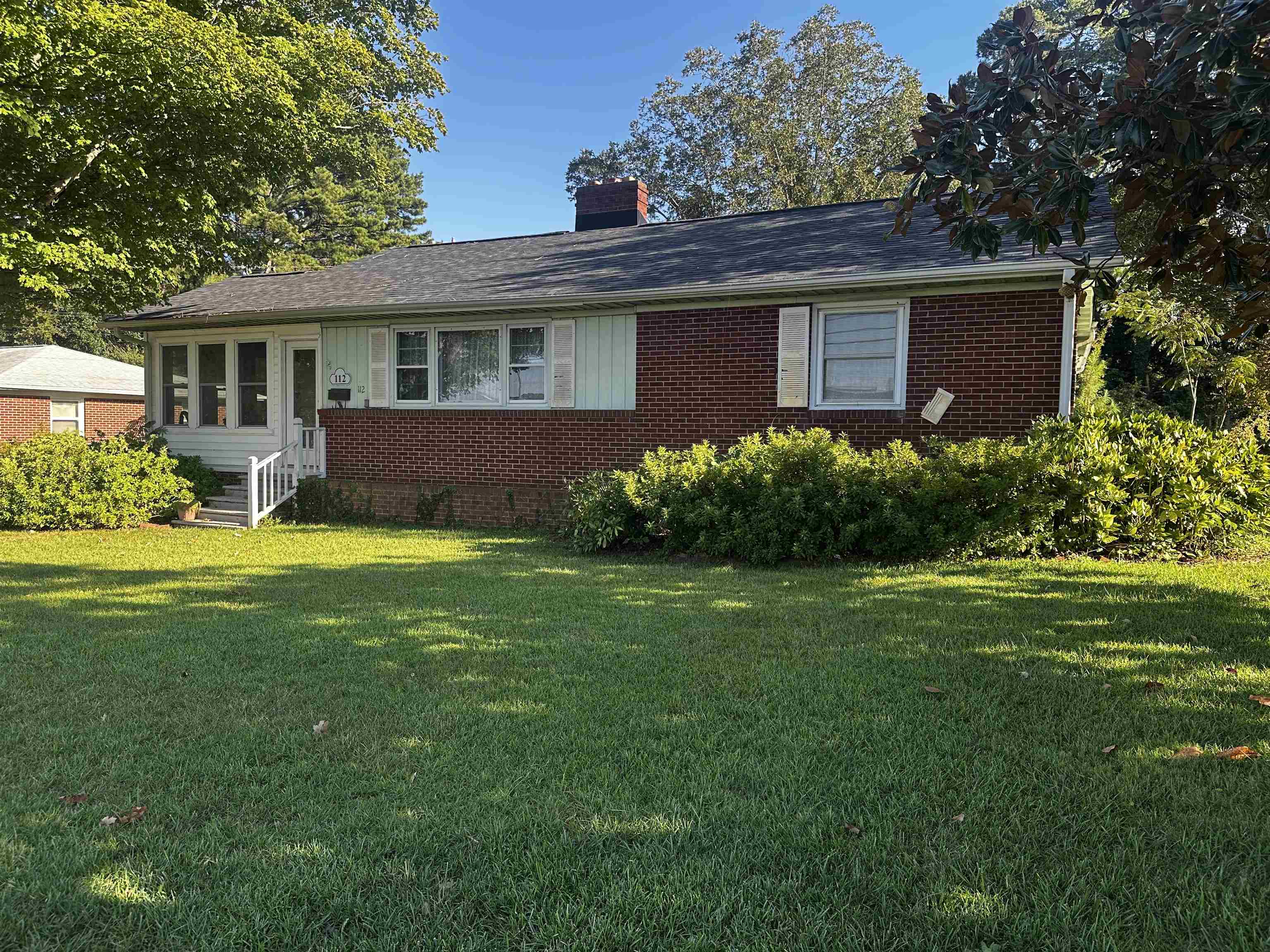 112 Chandler Dr Property Photo 1