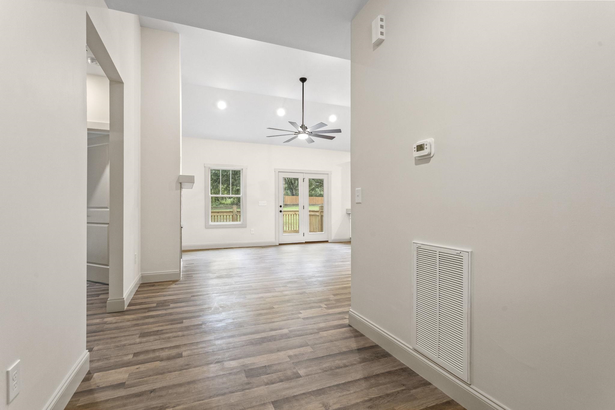 7406 S Pine Street Property Photo 4