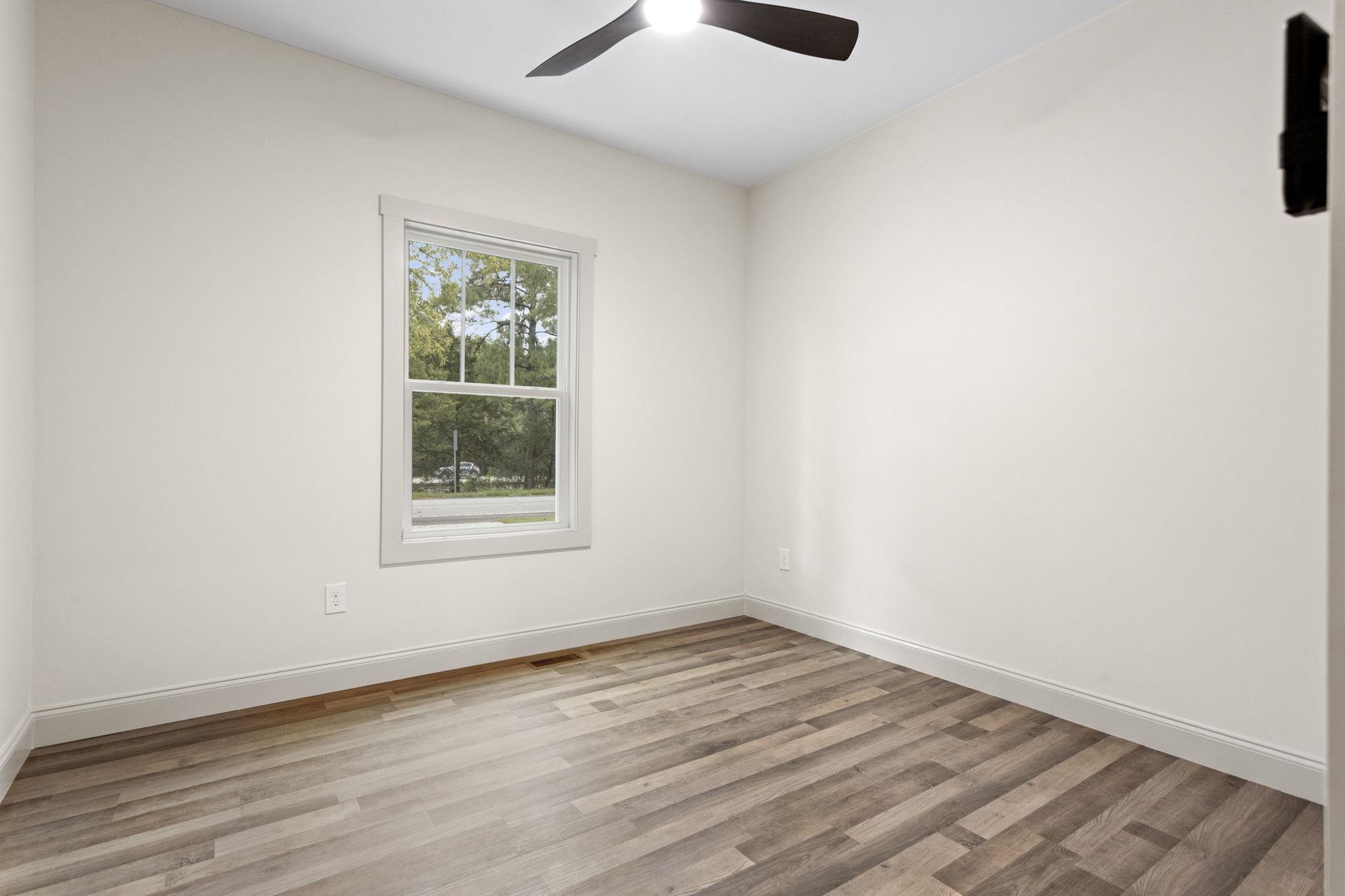7406 S Pine Street Property Photo 12