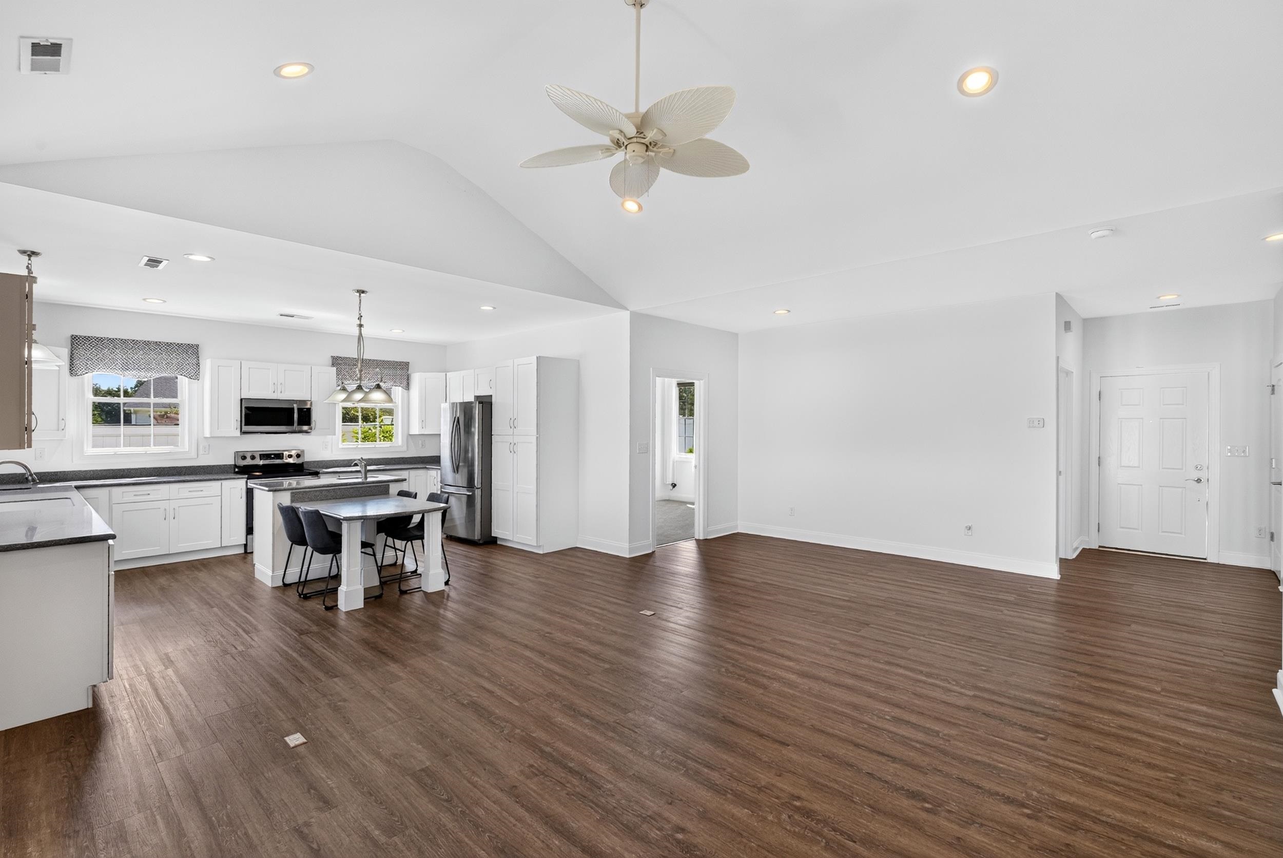 4540 Peachtree Road Property Photo 8