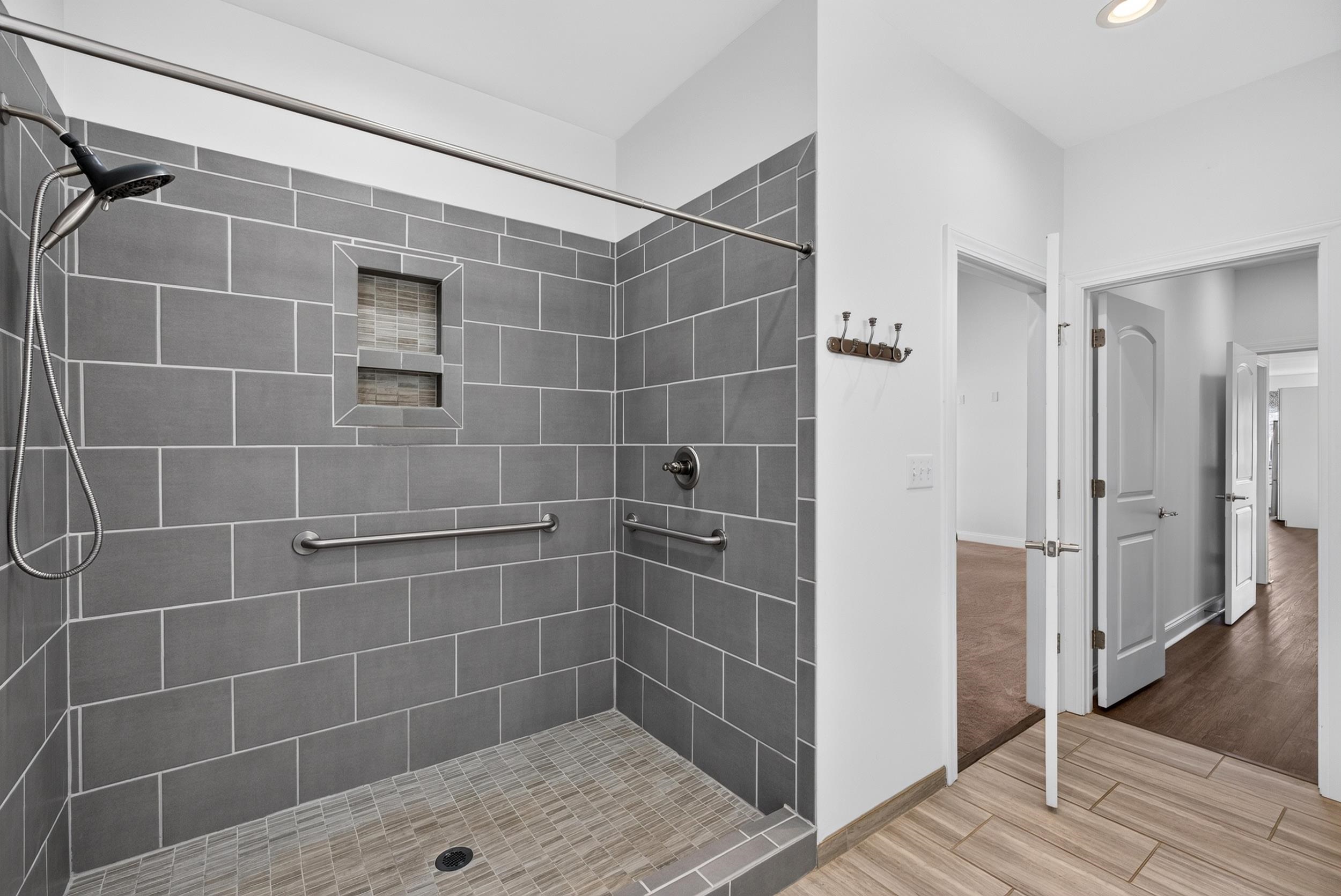 4540 Peachtree Road Property Photo 16
