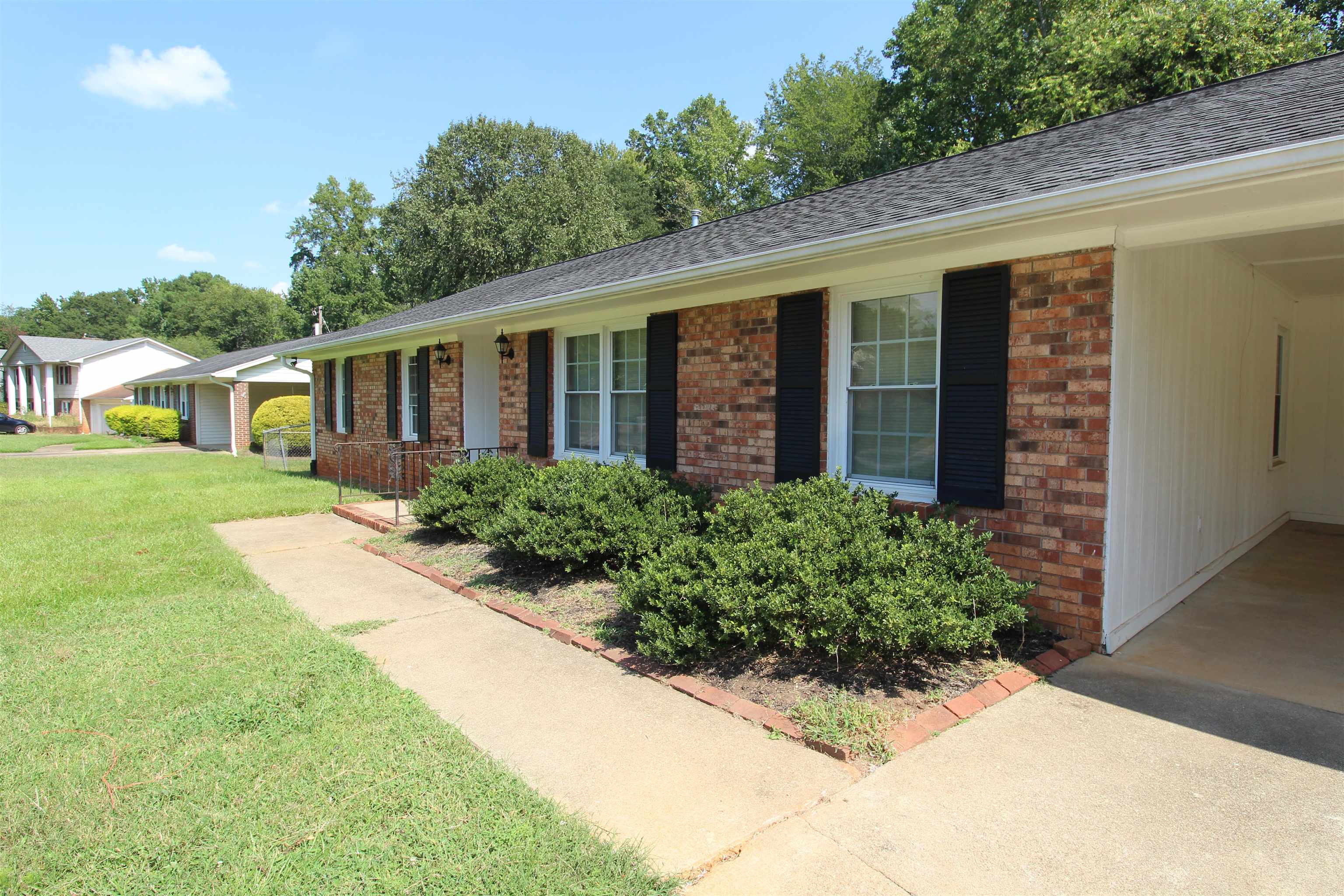 109 Allen Court Property Photo 4
