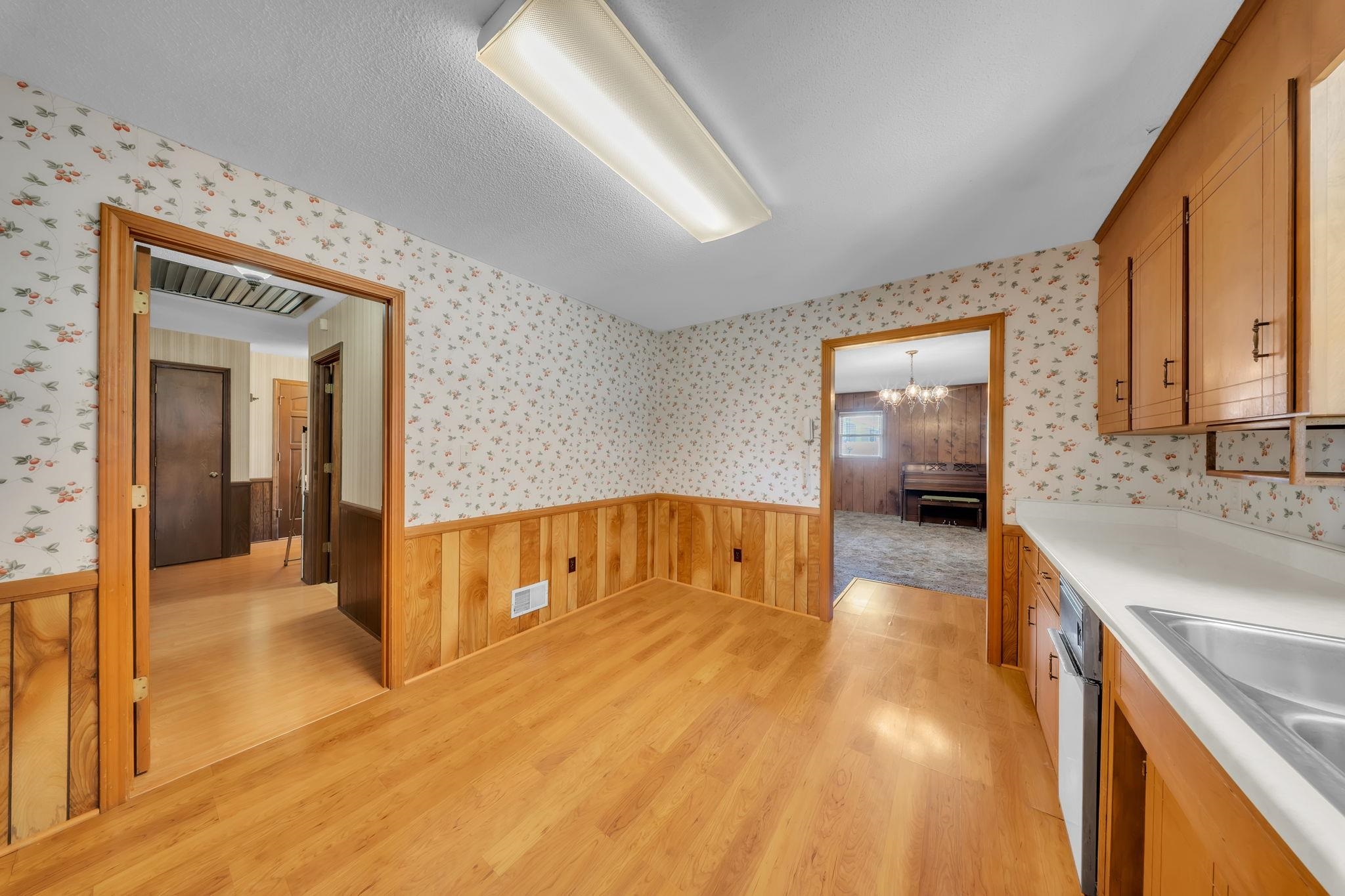 245 W Wood Street Property Photo 3