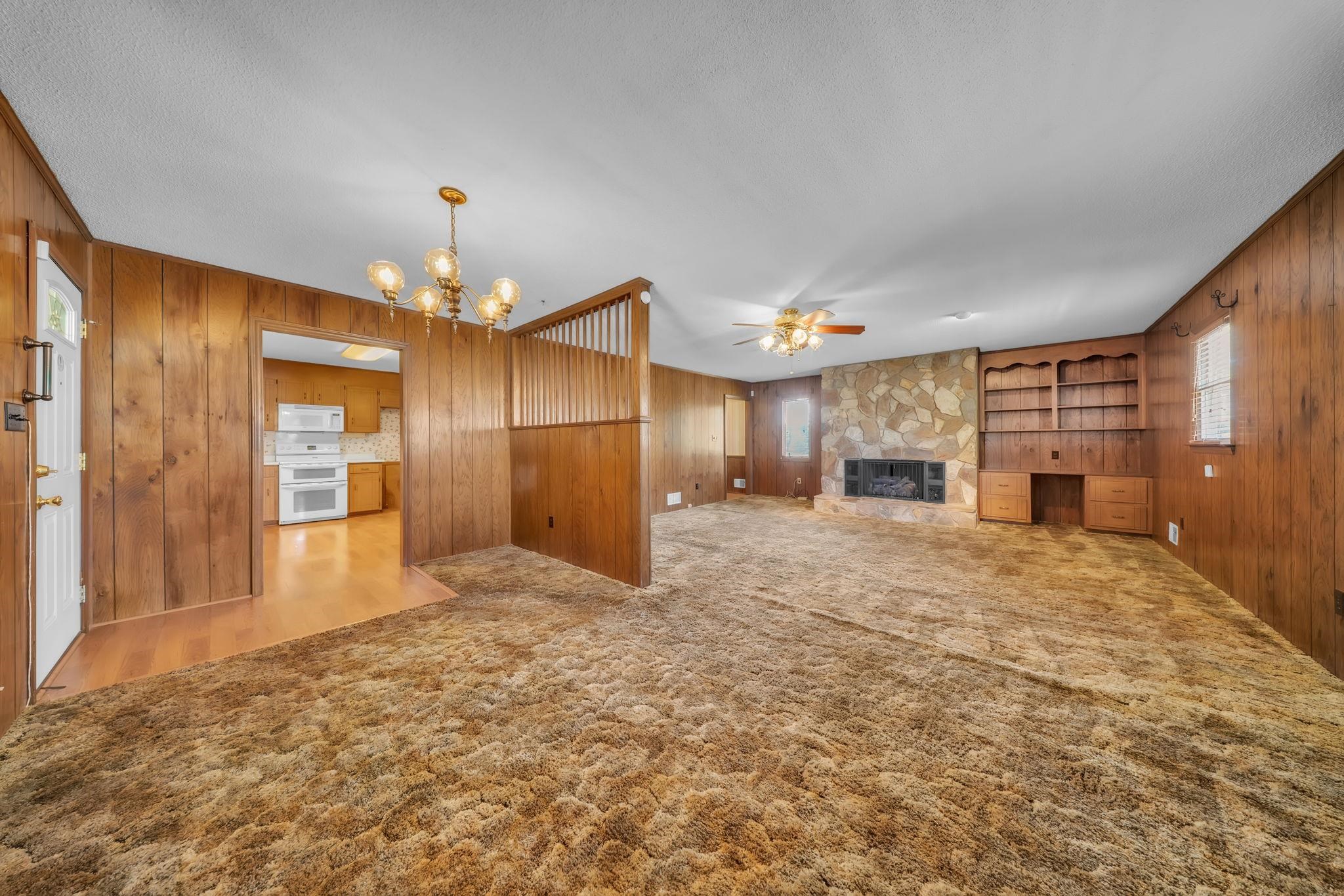 245 W Wood Street Property Photo 4