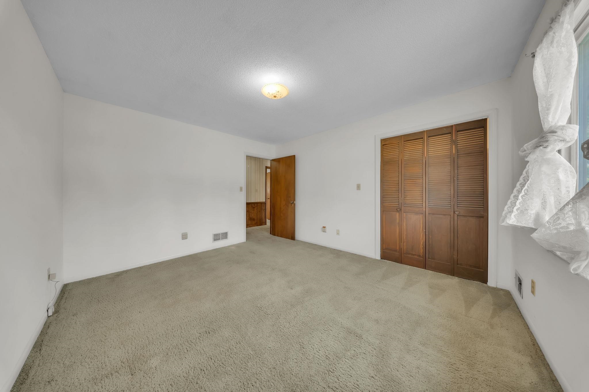 245 W Wood Street Property Photo 5