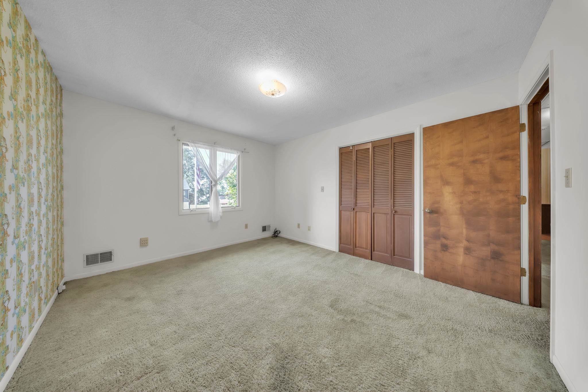 245 W Wood Street Property Photo 7