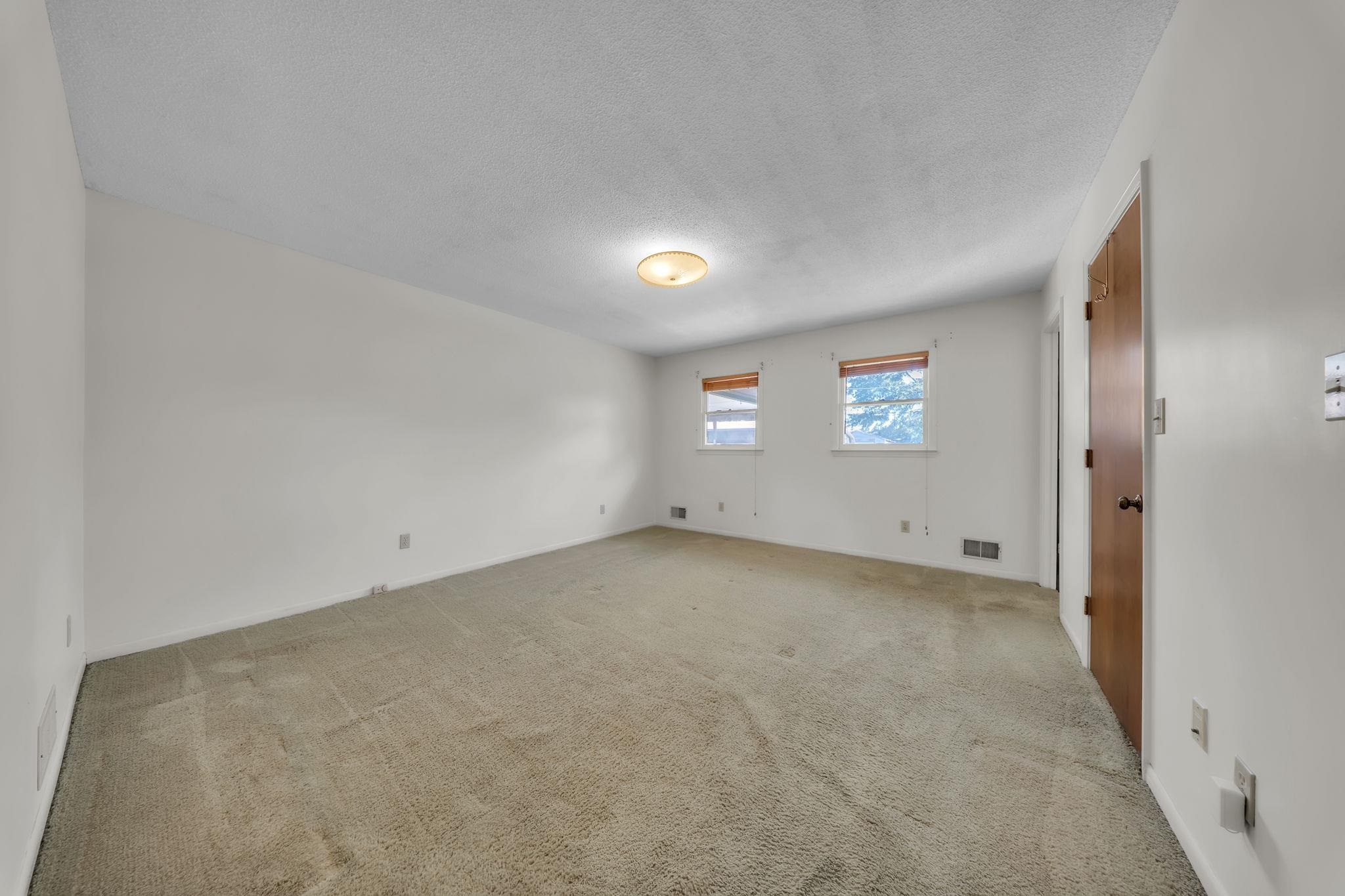 245 W Wood Street Property Photo 9