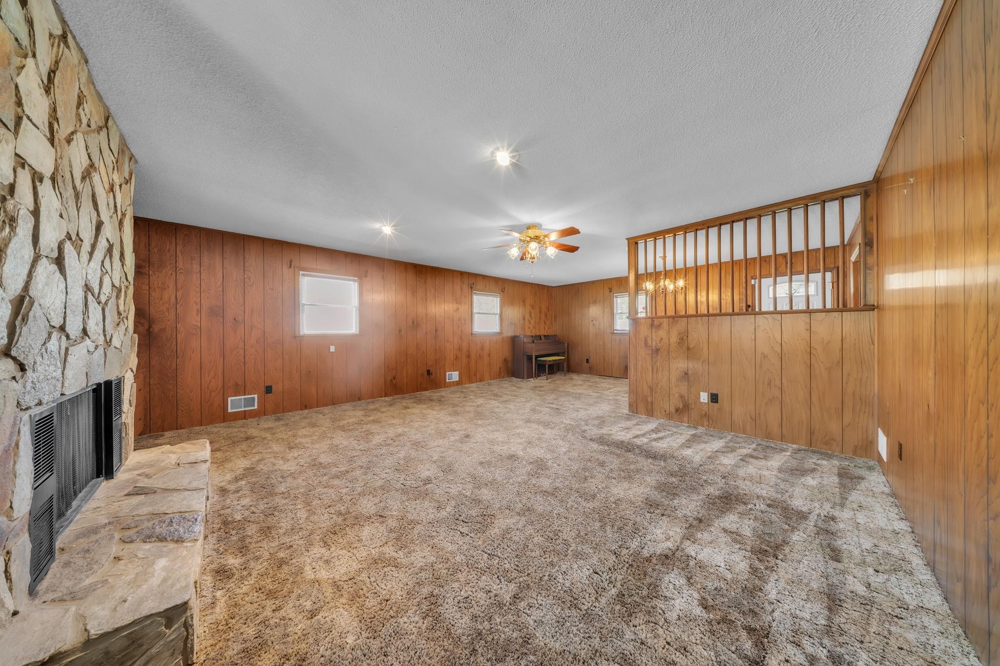 245 W Wood Street Property Photo 17