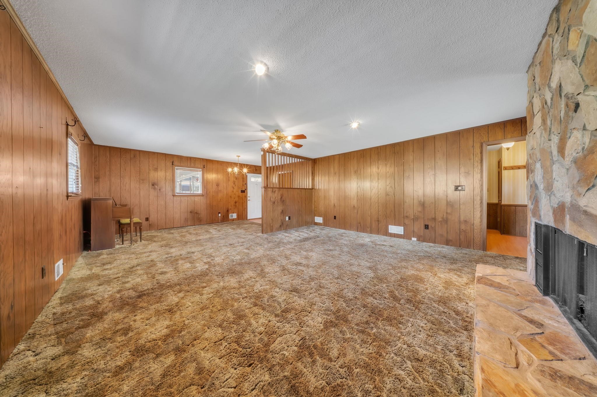 245 W Wood Street Property Photo 18