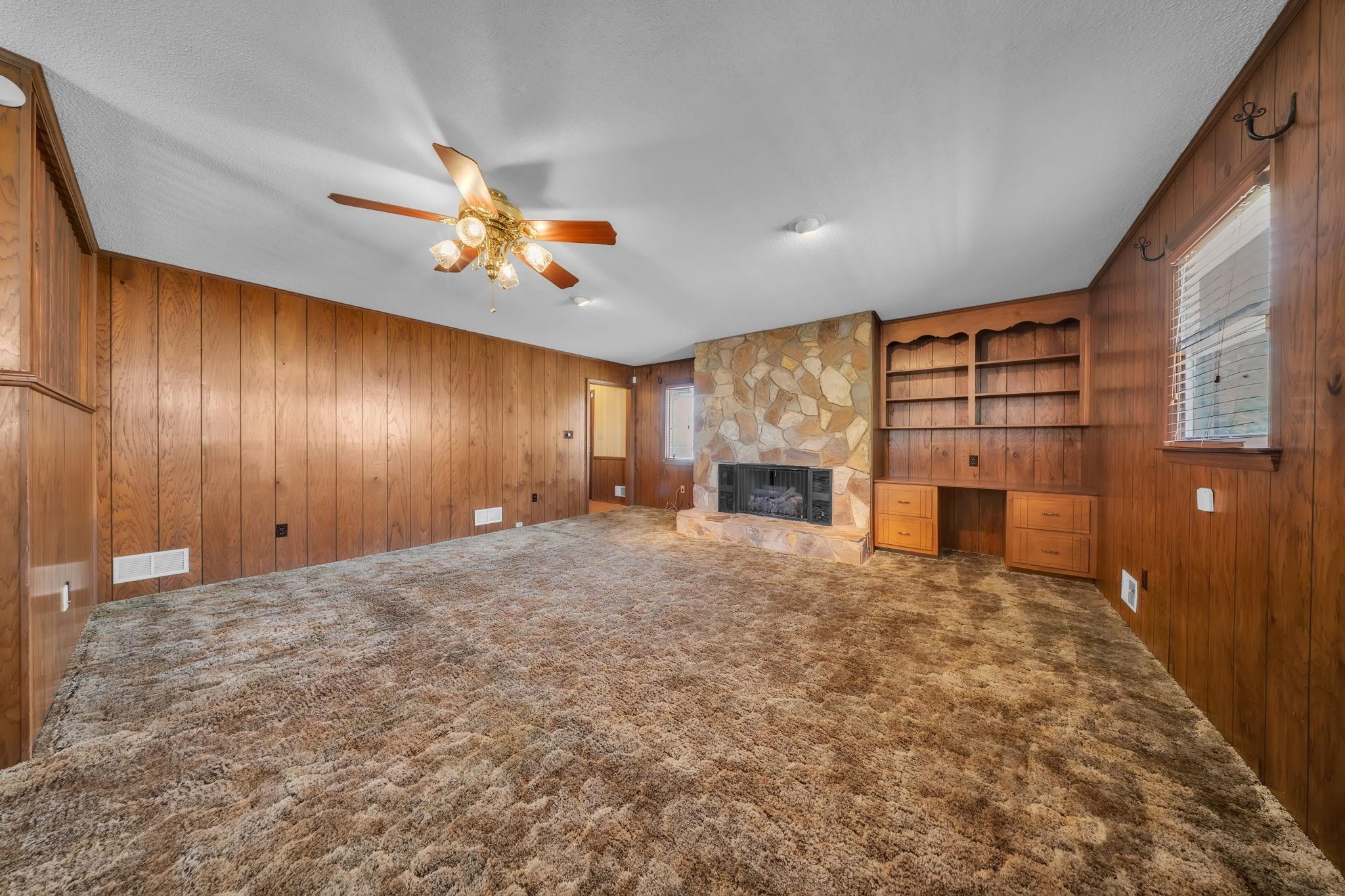 245 W Wood Street Property Photo 19