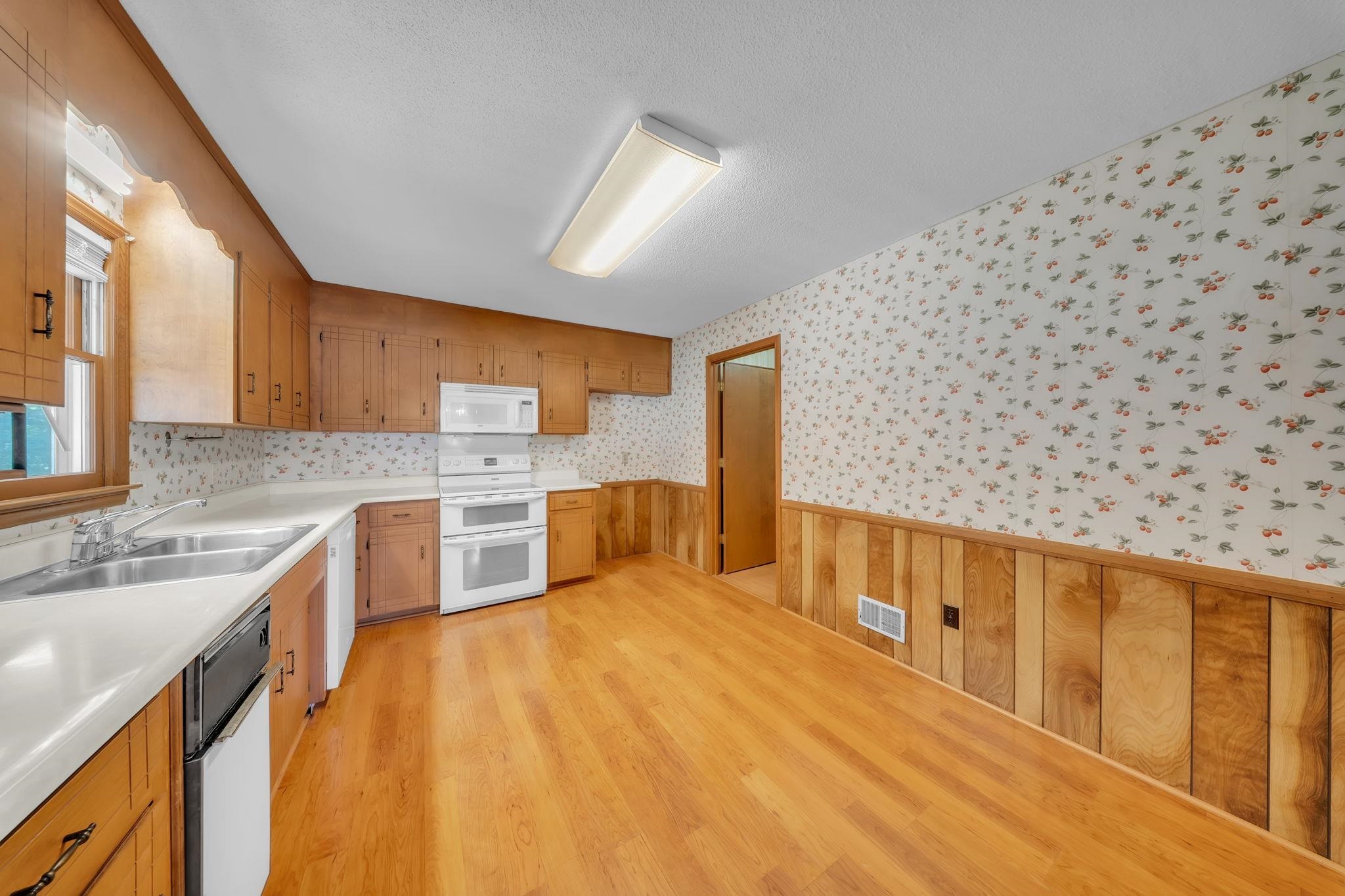245 W Wood Street Property Photo 21