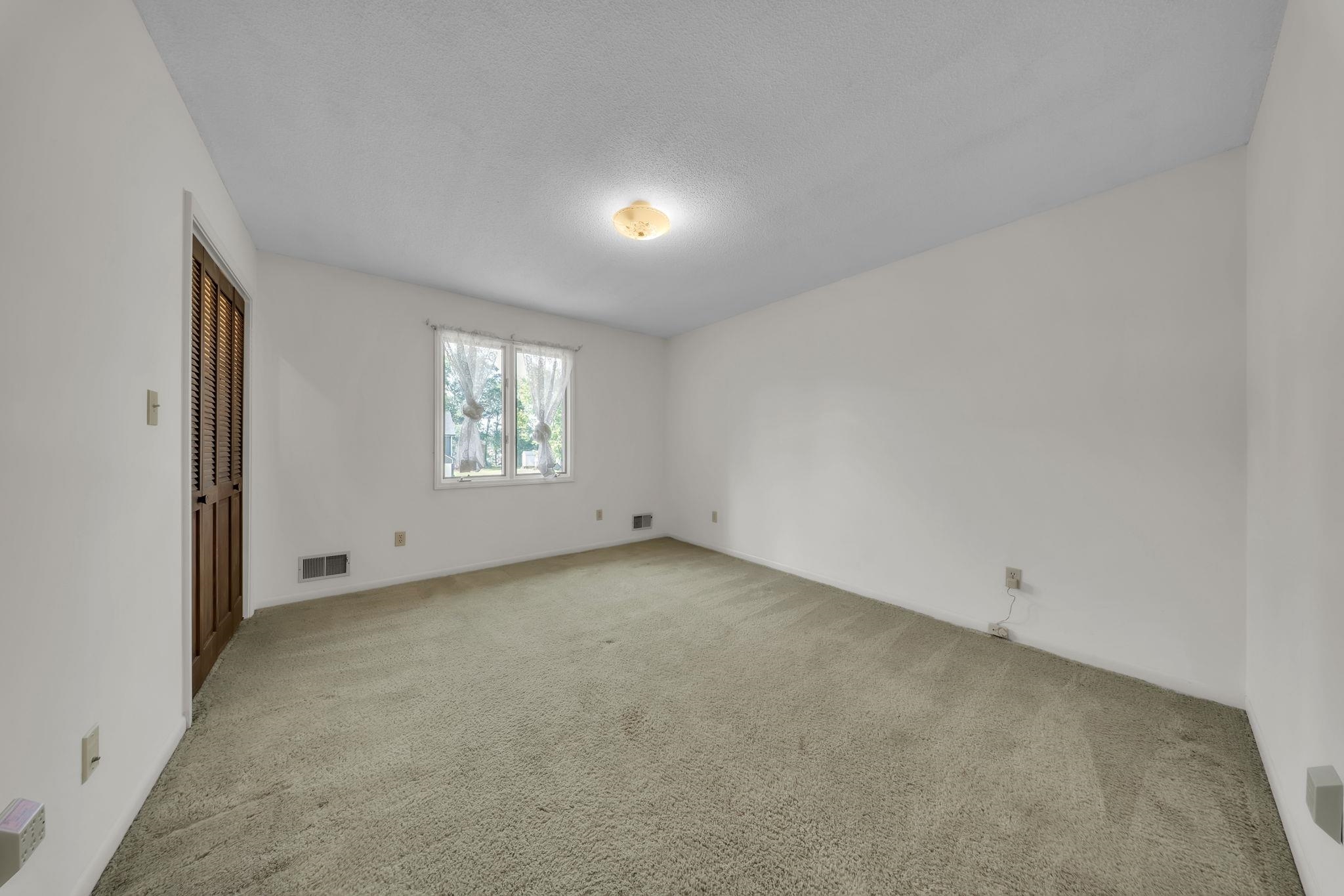 245 W Wood Street Property Photo 23