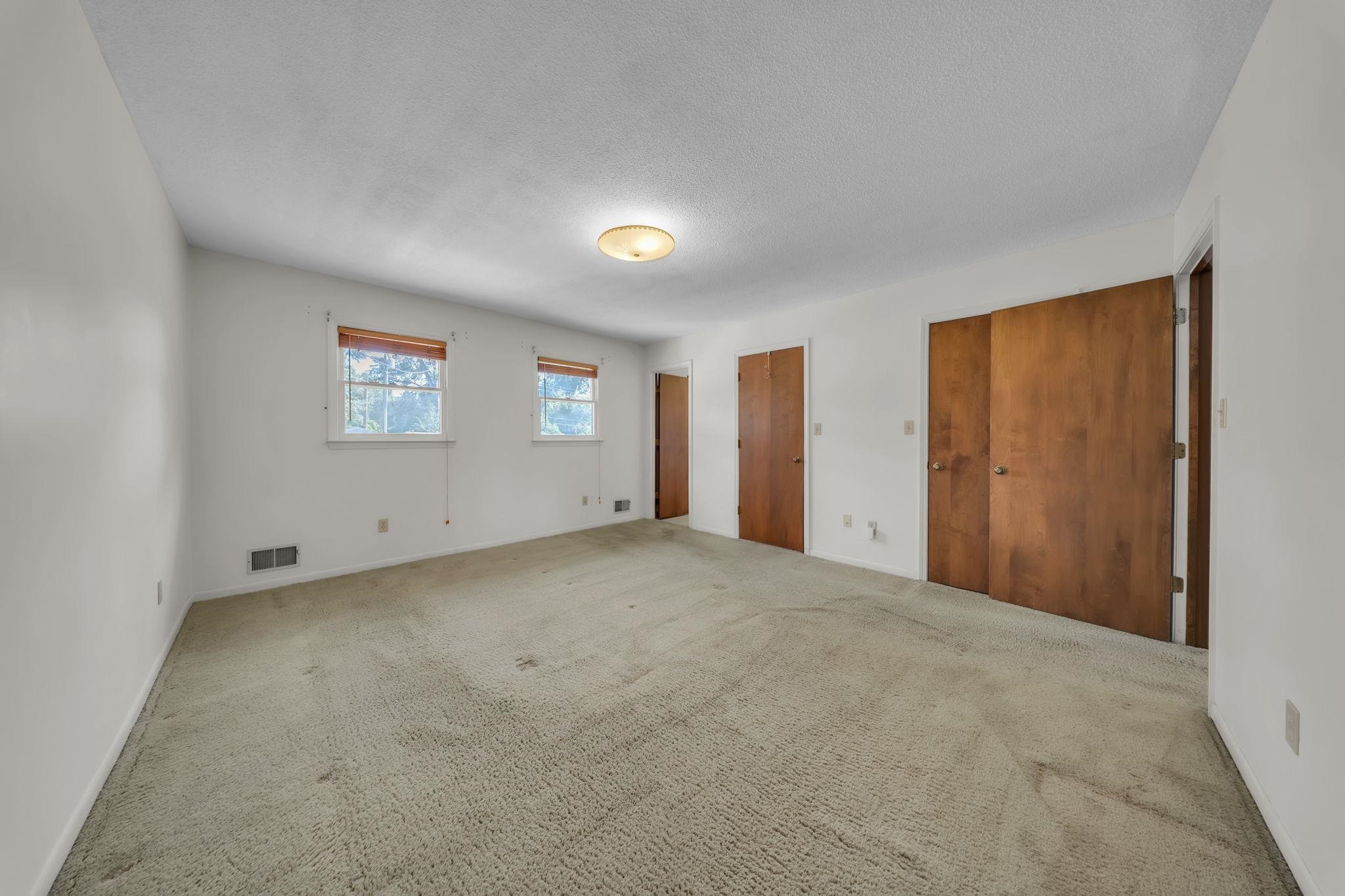 245 W Wood Street Property Photo 24