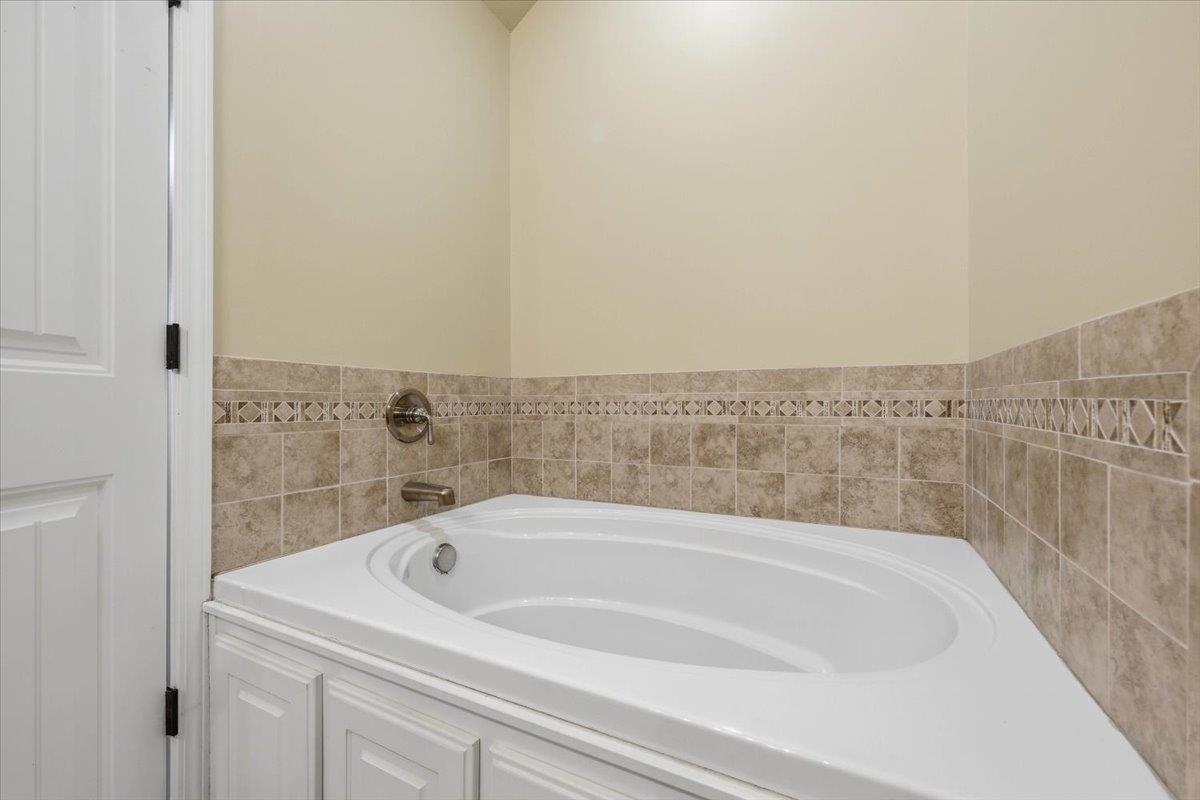 235 Metcalf Court Property Photo 17
