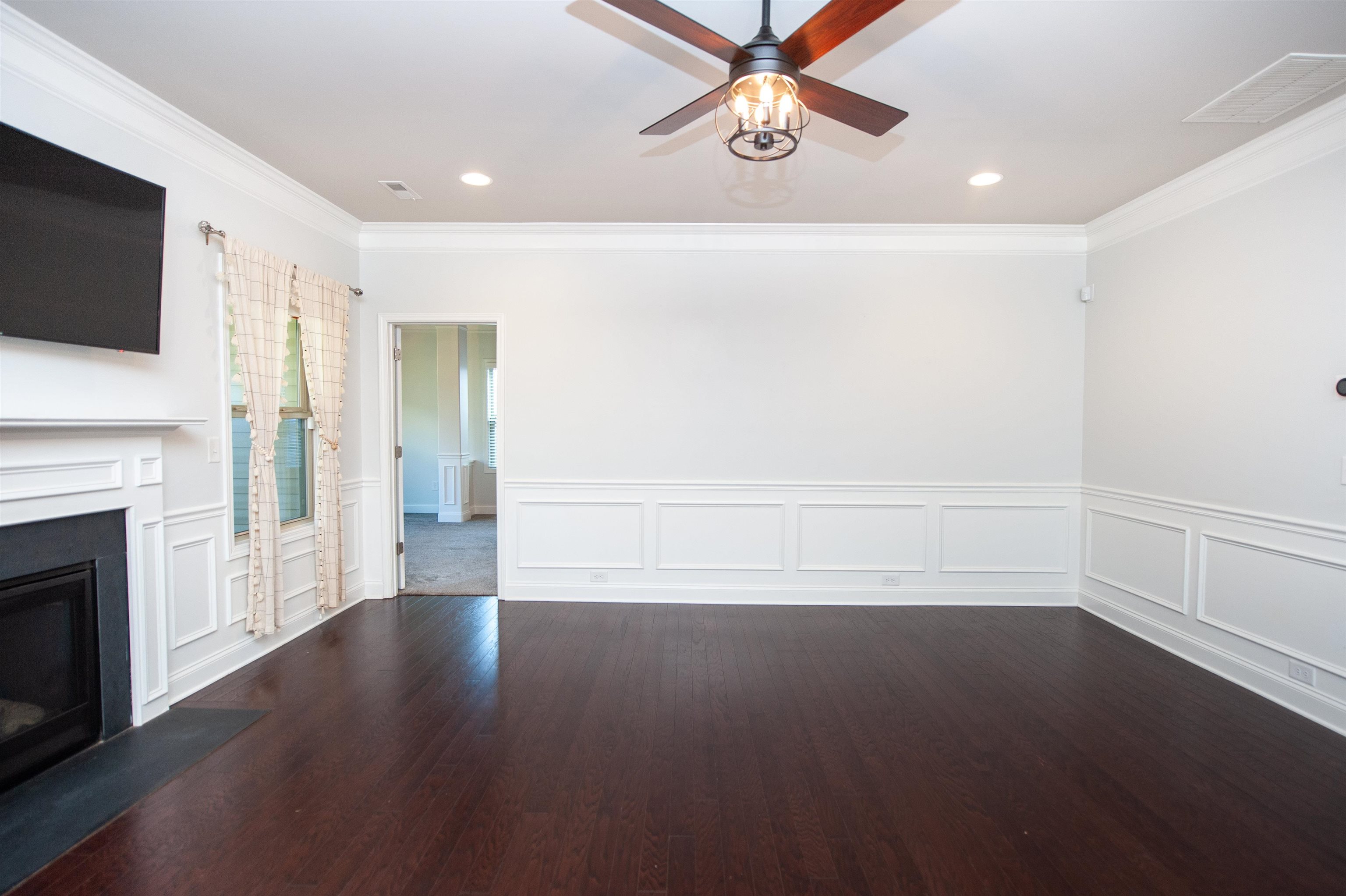 454 Wolfbend Road Property Photo 4