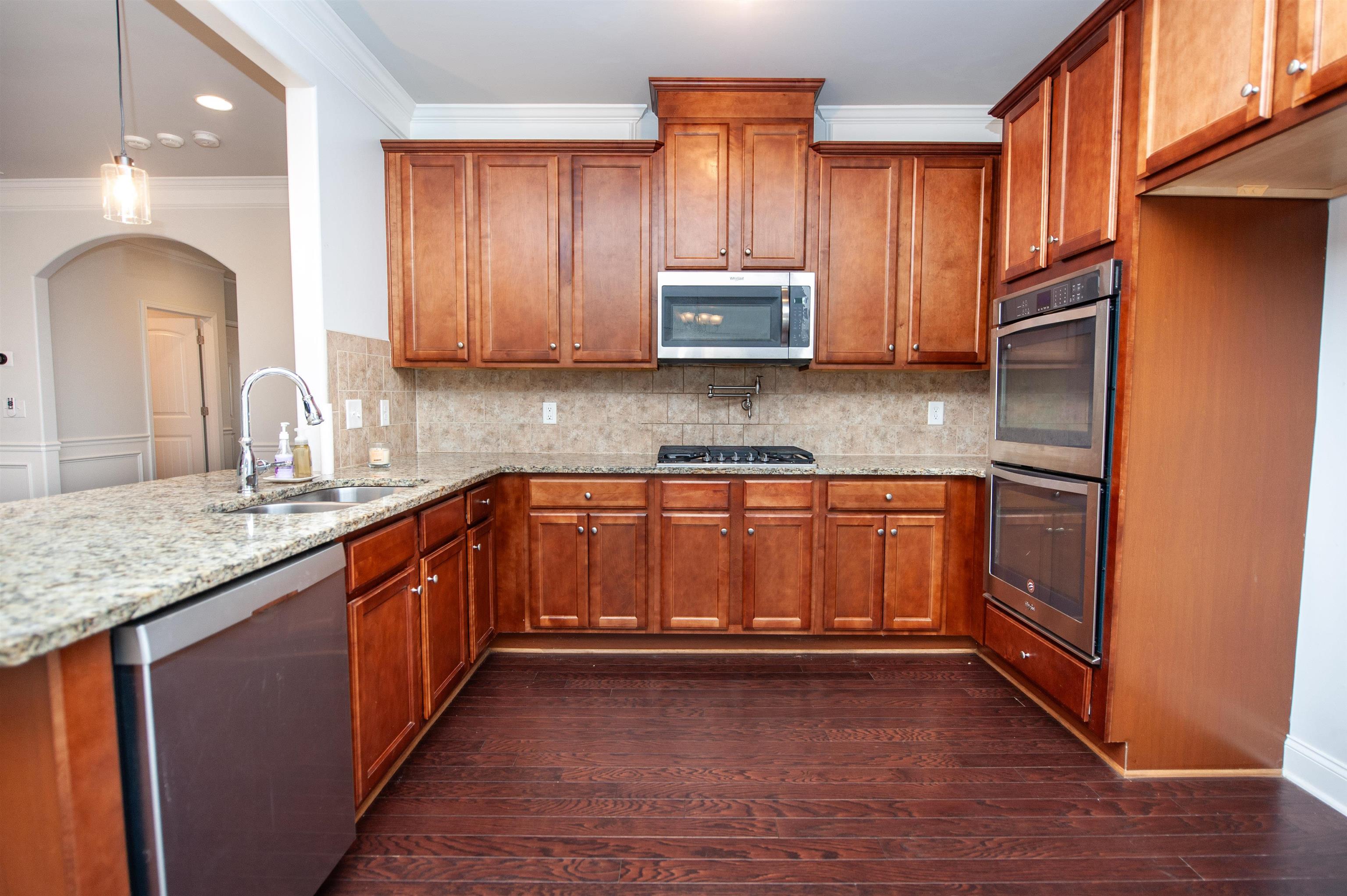 454 Wolfbend Road Property Photo 7