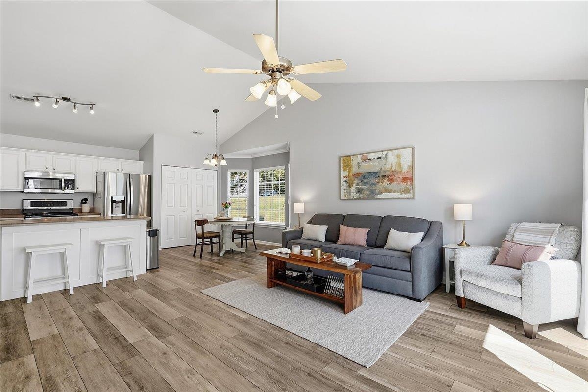 2 Jessica Way Property Photo 7