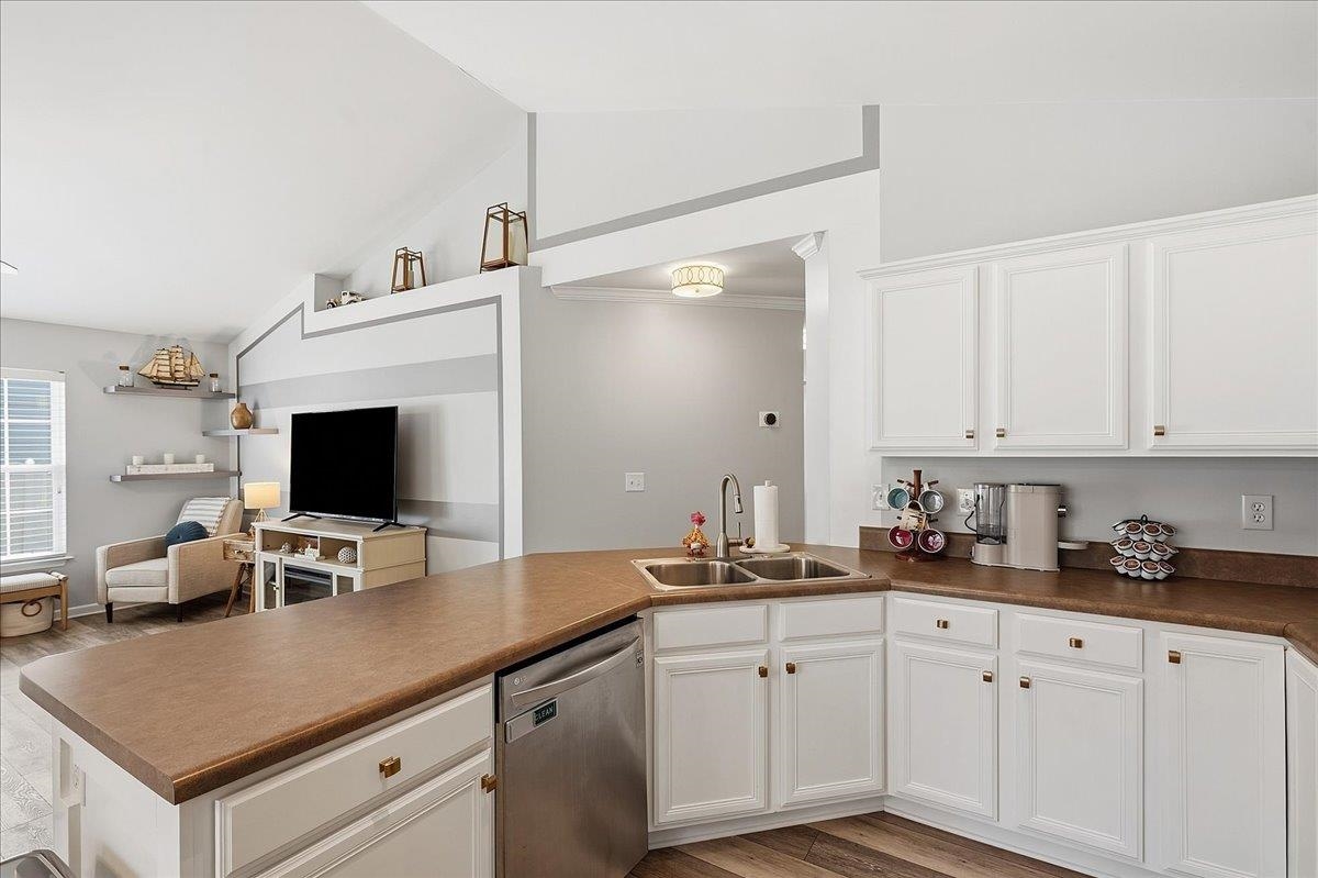 2 Jessica Way Property Photo 12