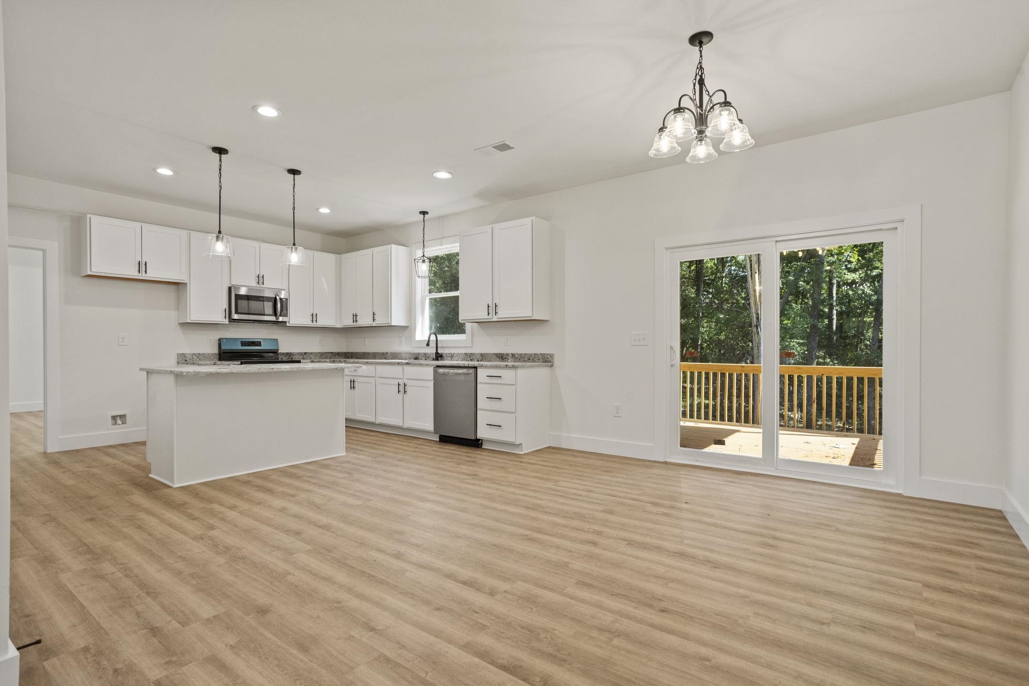 171 Easy Street Property Photo 6