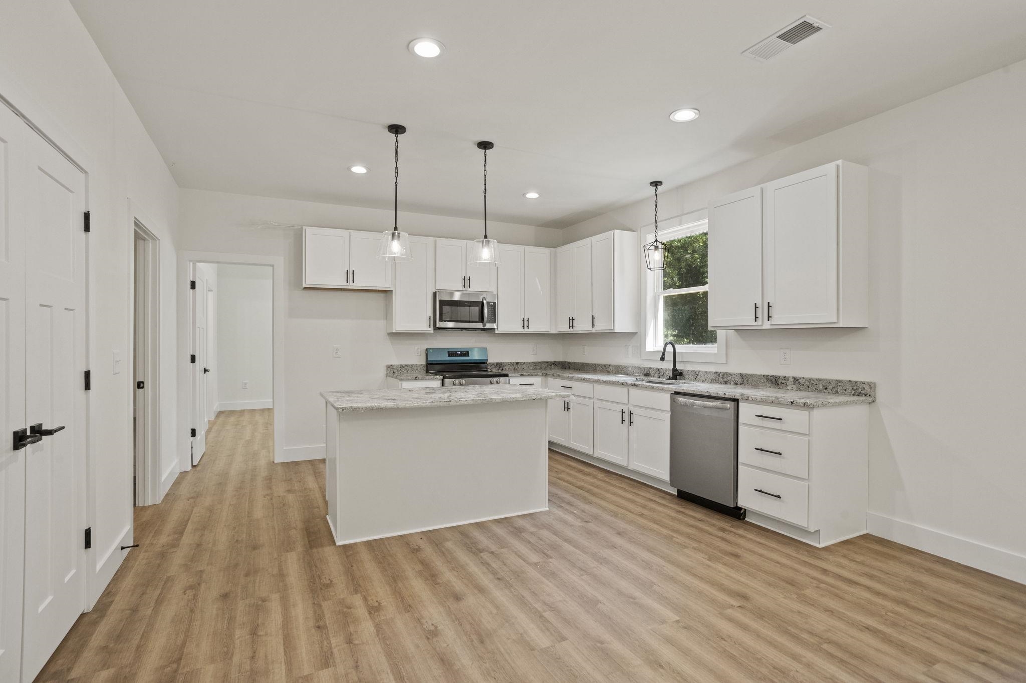 171 Easy Street Property Photo 8