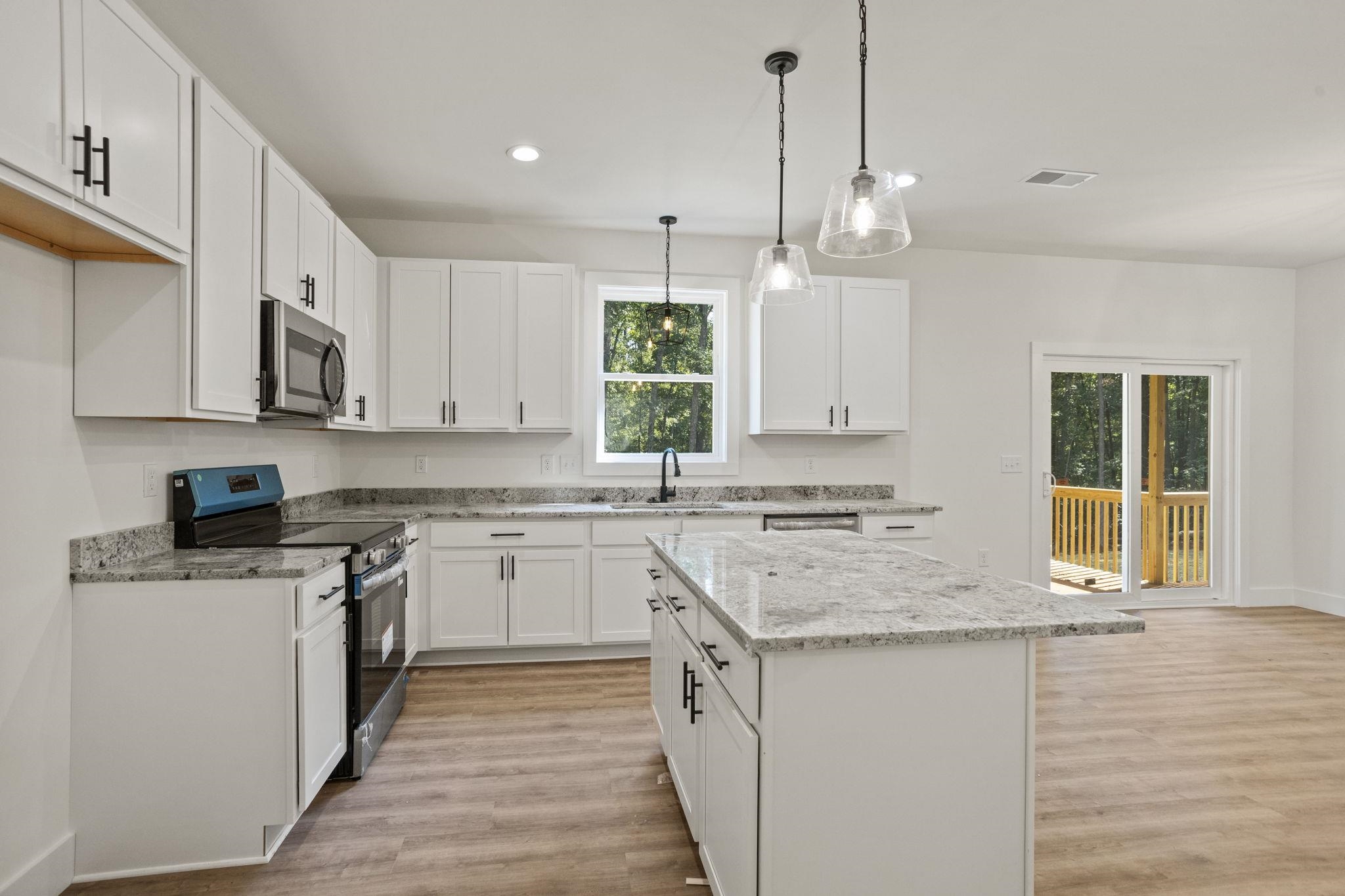 171 Easy Street Property Photo 9