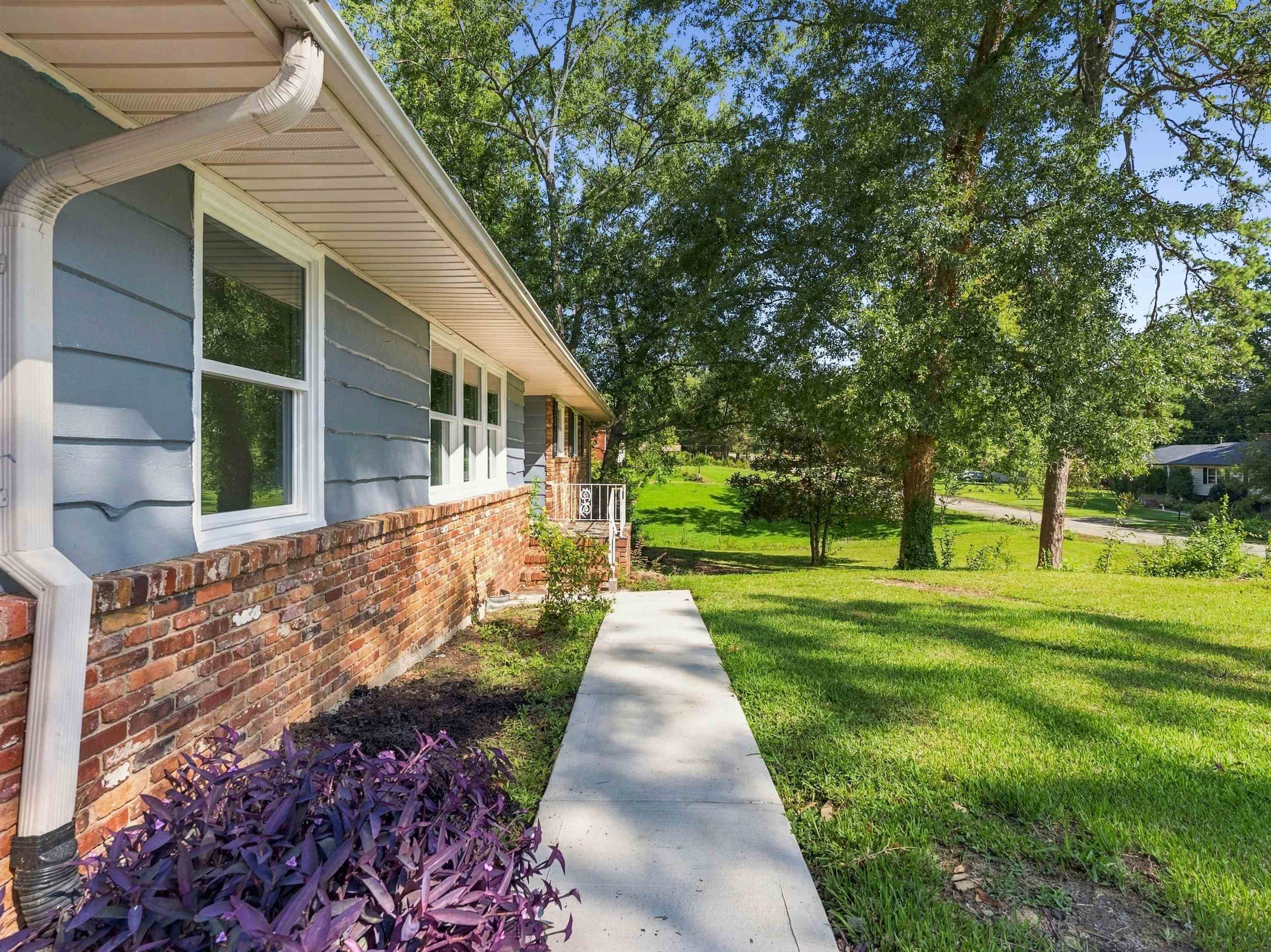 336 Weblin Street Property Photo 4
