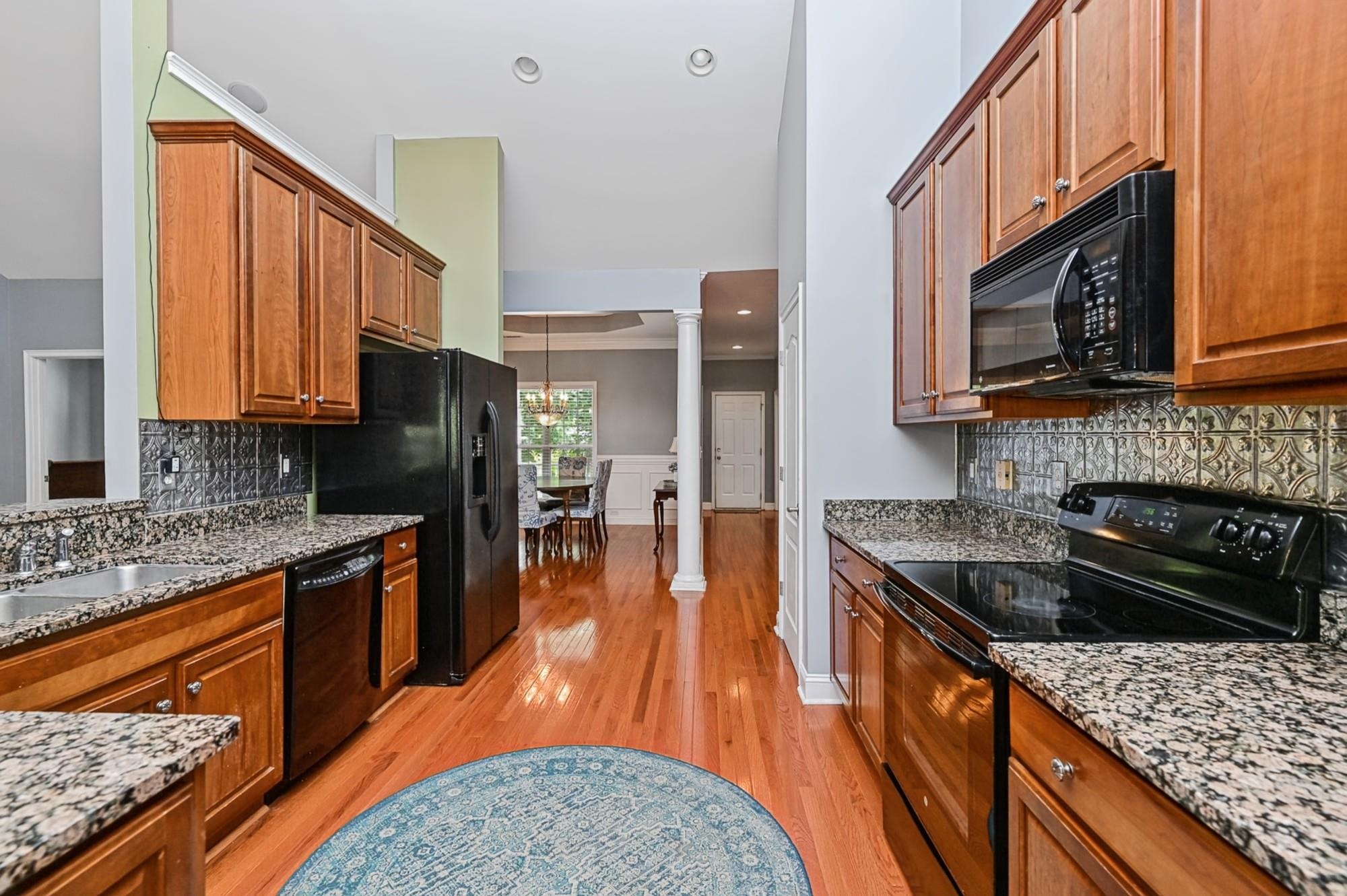 300 Gladstone Way Property Photo 8