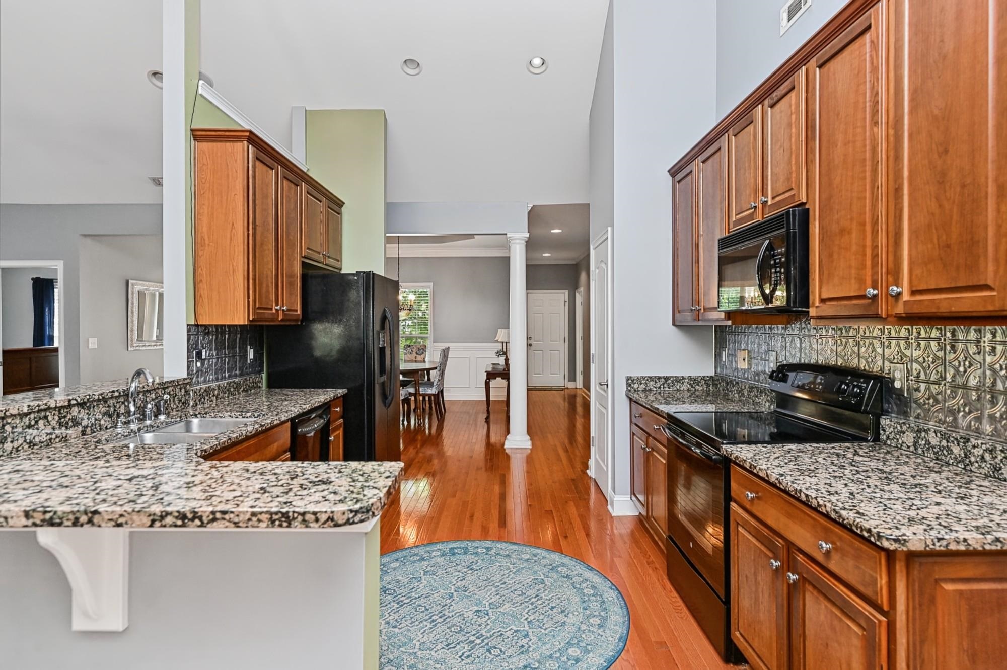 300 Gladstone Way Property Photo 9