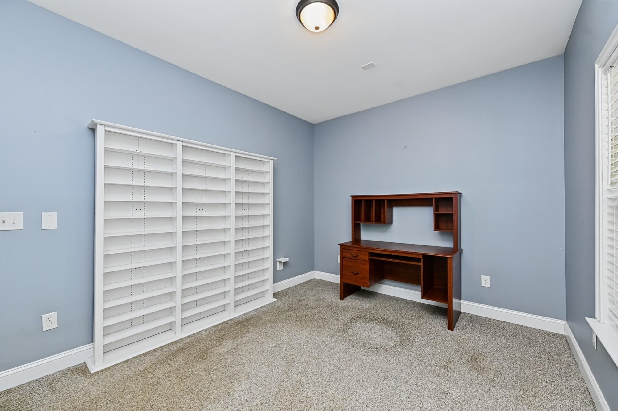 300 Gladstone Way Property Photo 28