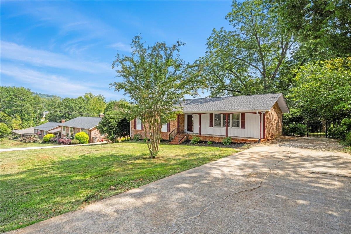 16 Starsdale Circle Property Photo 3
