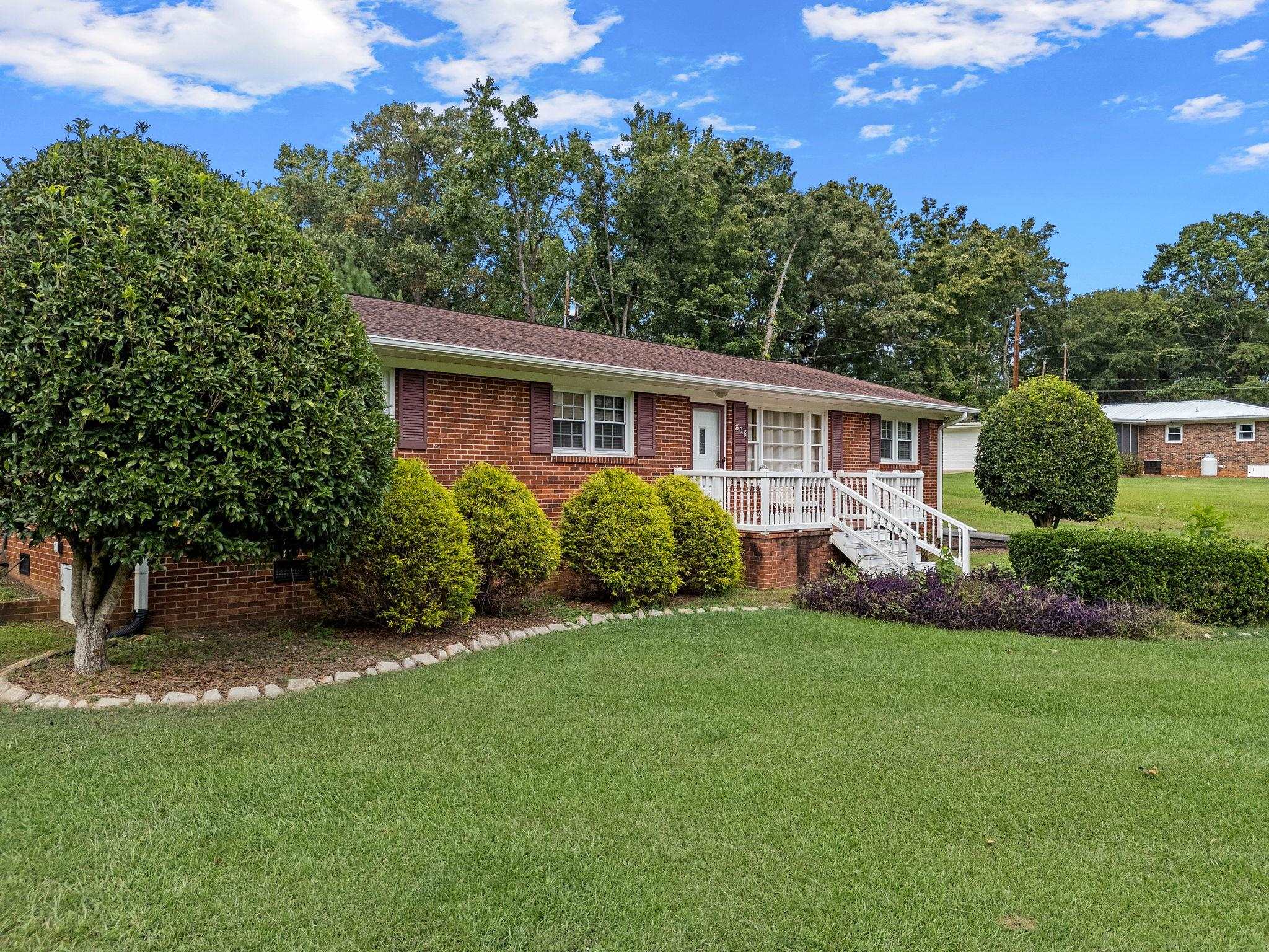 808 Primrose Lane Property Photo 3