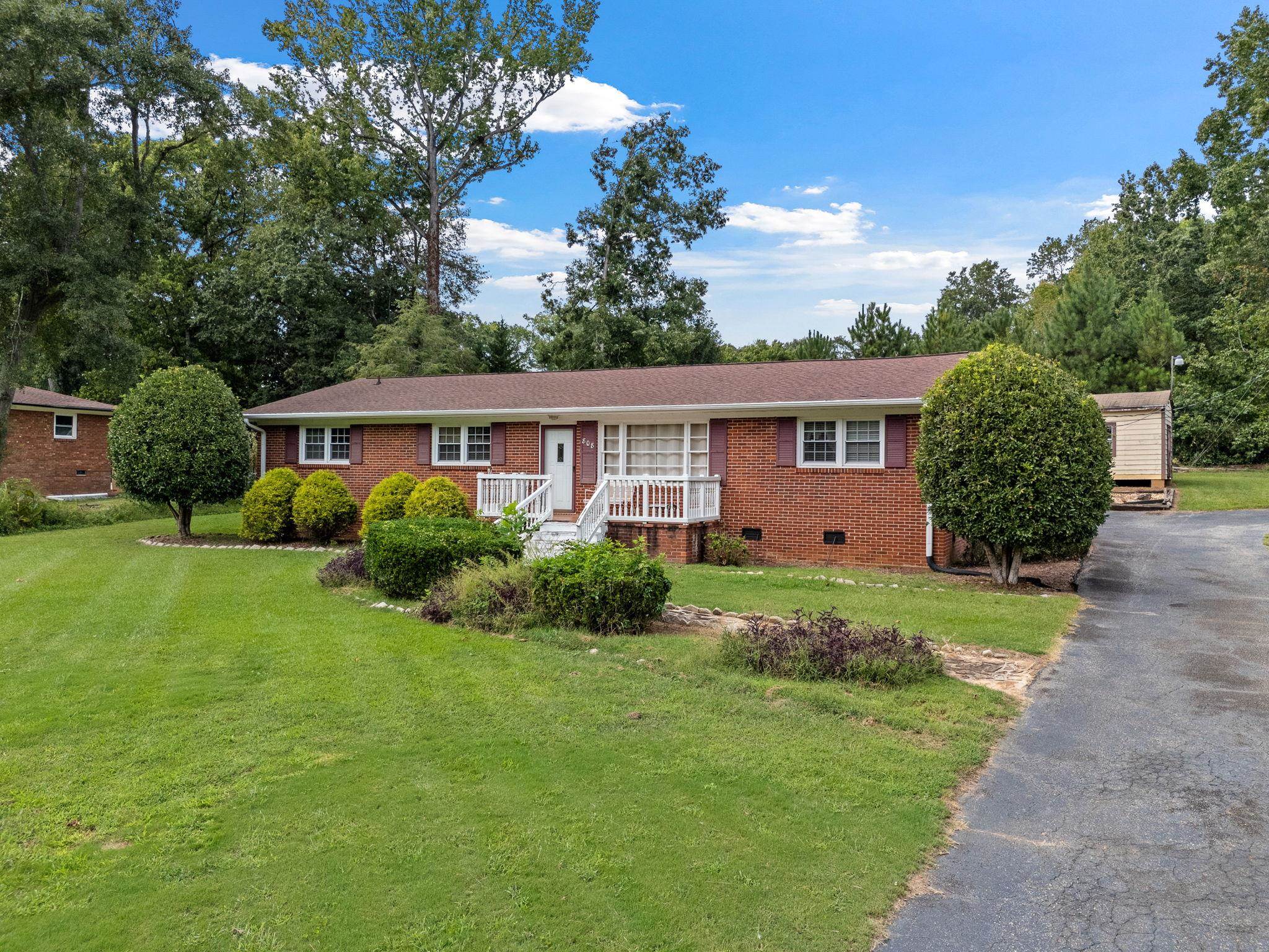 808 Primrose Lane Property Photo 4