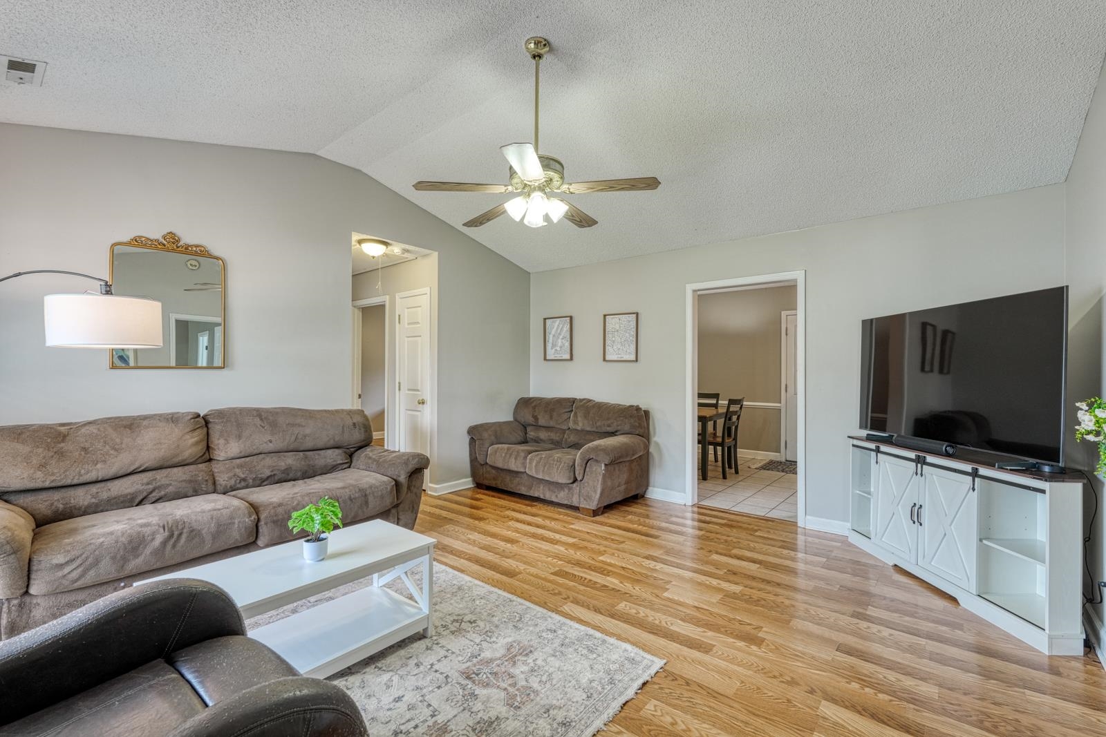 300 E Myles Lane Property Photo 3