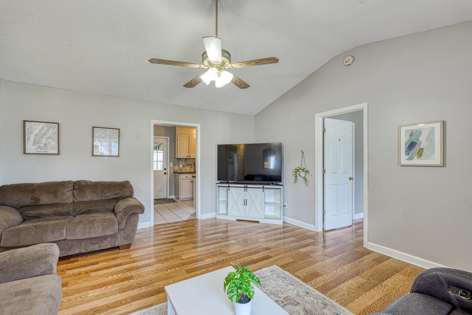 300 E Myles Lane Property Photo 6