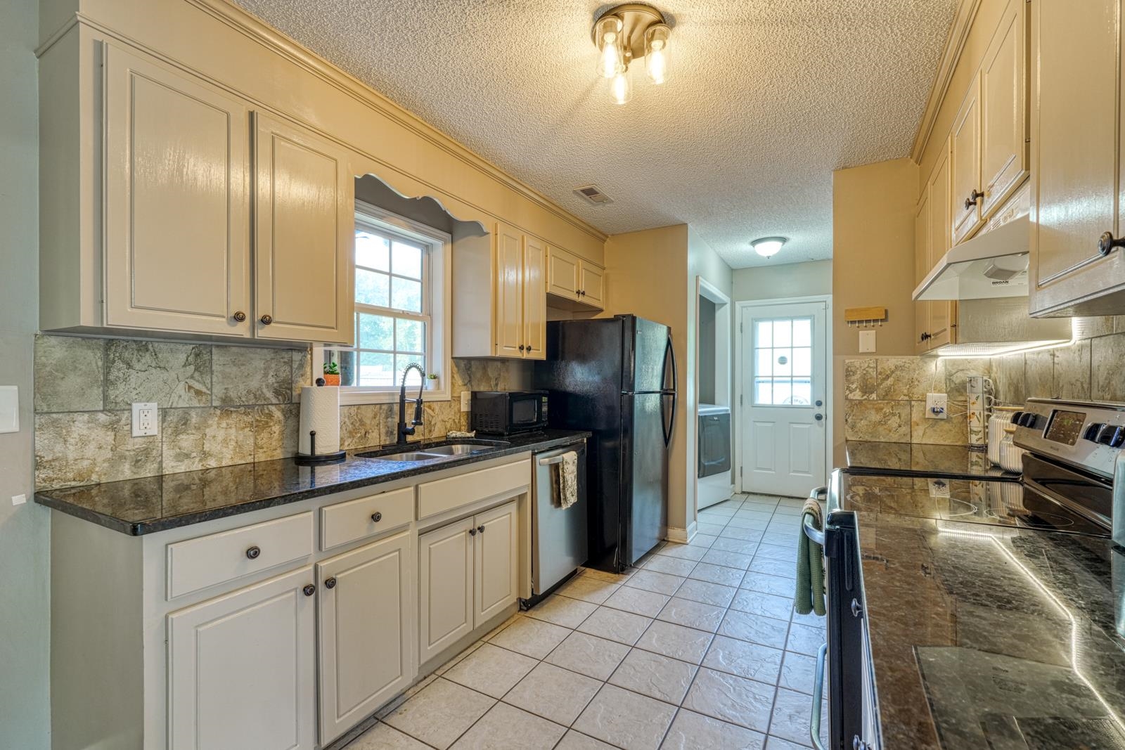 300 E Myles Lane Property Photo 10