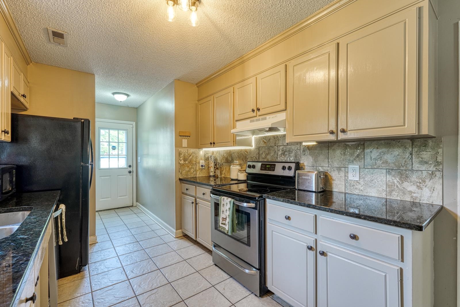 300 E Myles Lane Property Photo 11