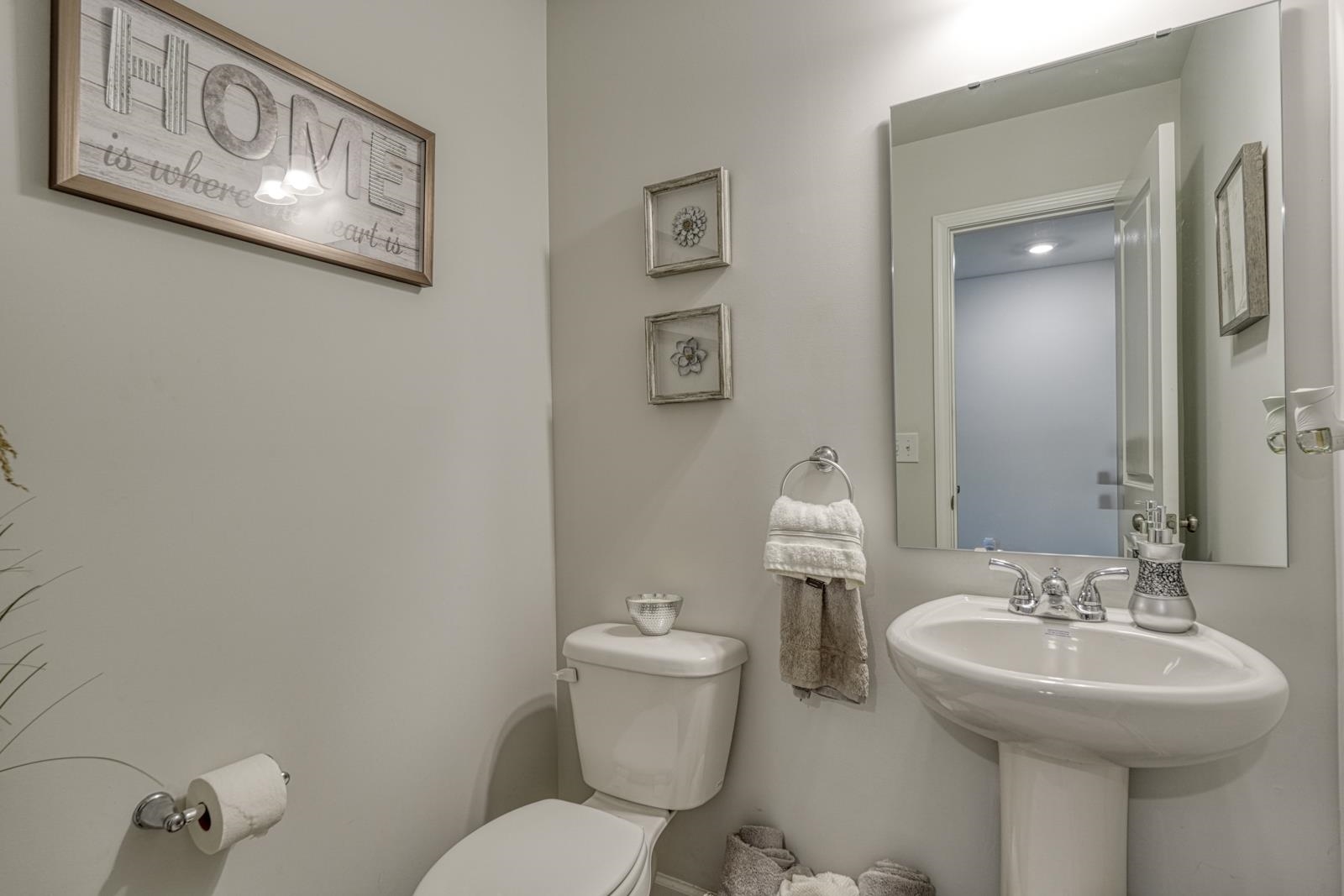 454 Grantham Court Property Photo 7