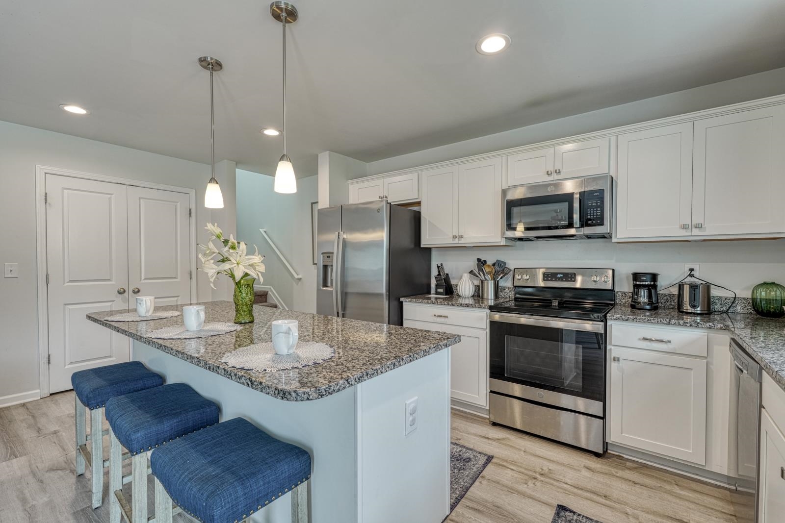 454 Grantham Court Property Photo 12