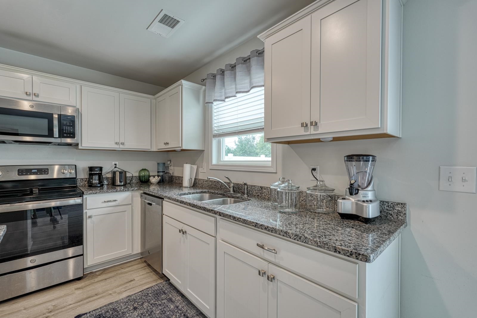 454 Grantham Court Property Photo 14
