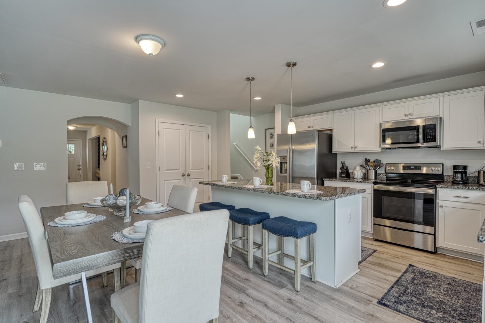 454 Grantham Court Property Photo 17