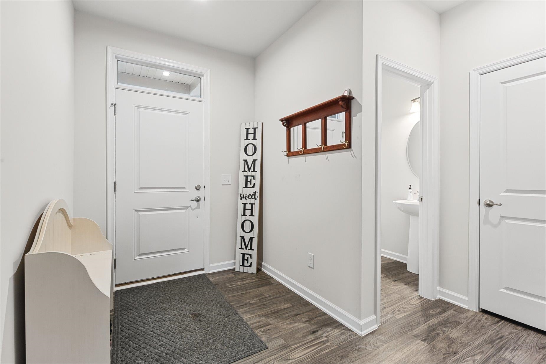 28 Wiltshire Circle Property Photo 5