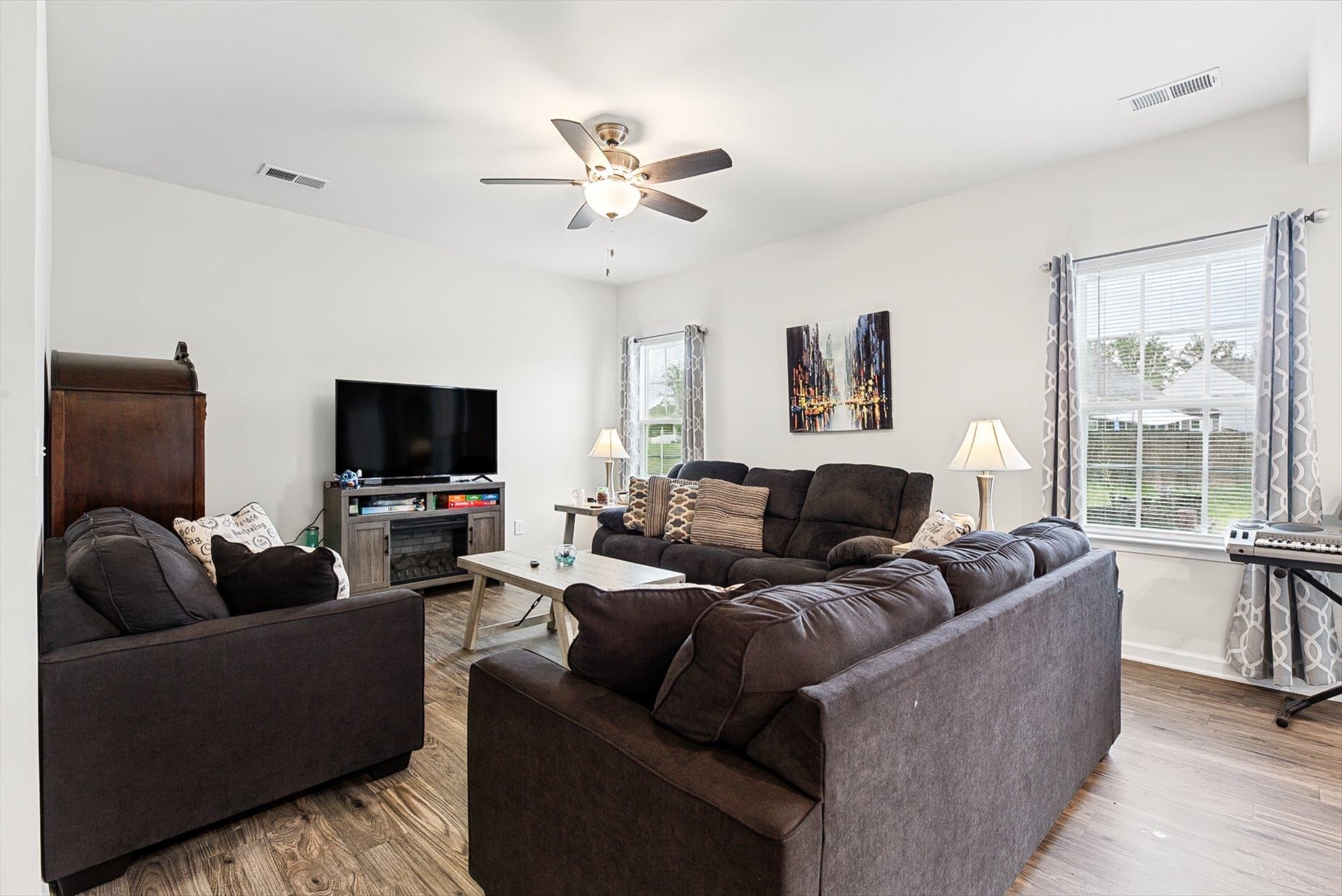 28 Wiltshire Circle Property Photo 7